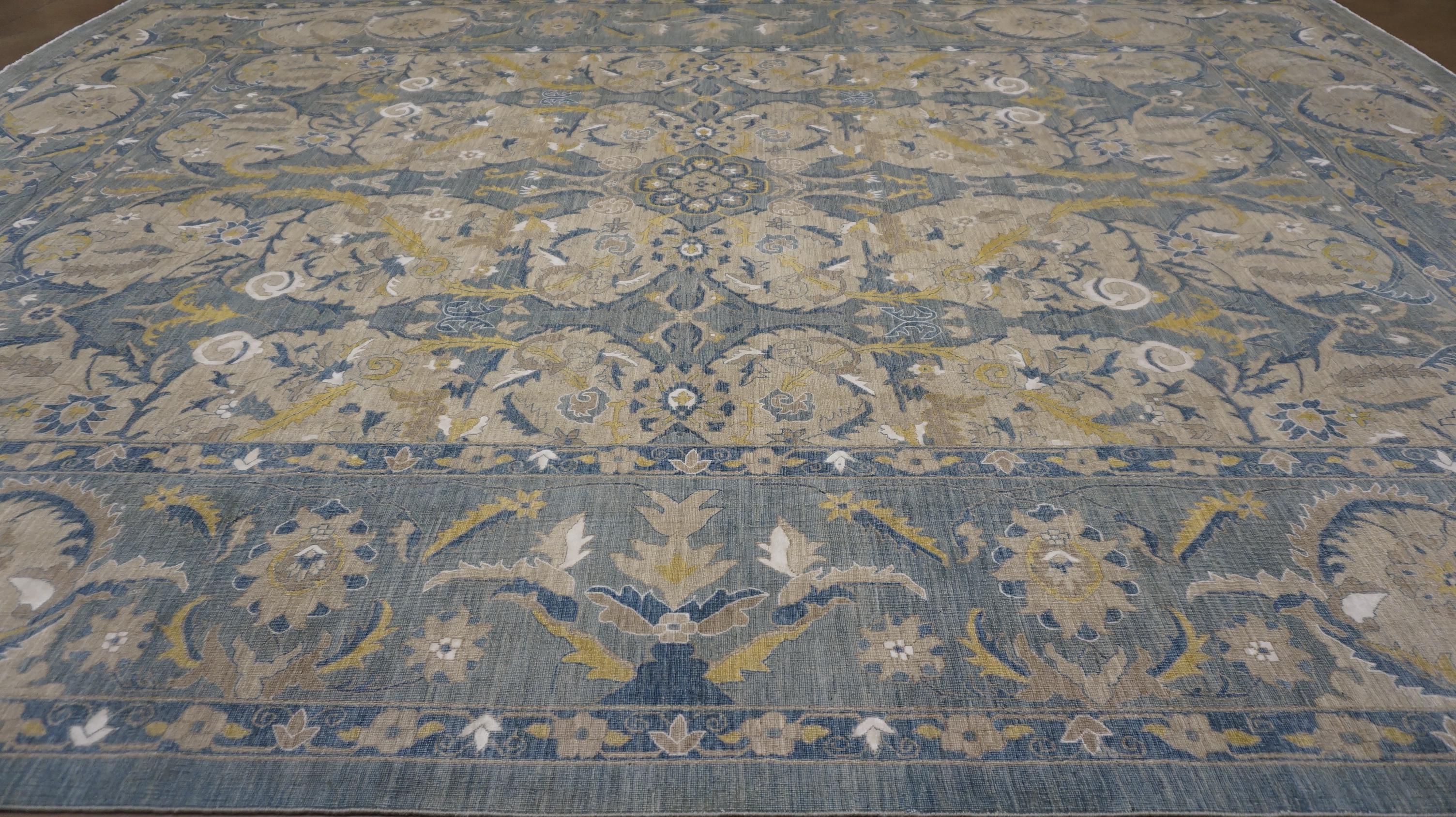 Alfombra de lana con diseño de palmetas y hojas en oro y azul apagados 8'10''x12'2'' en venta 4