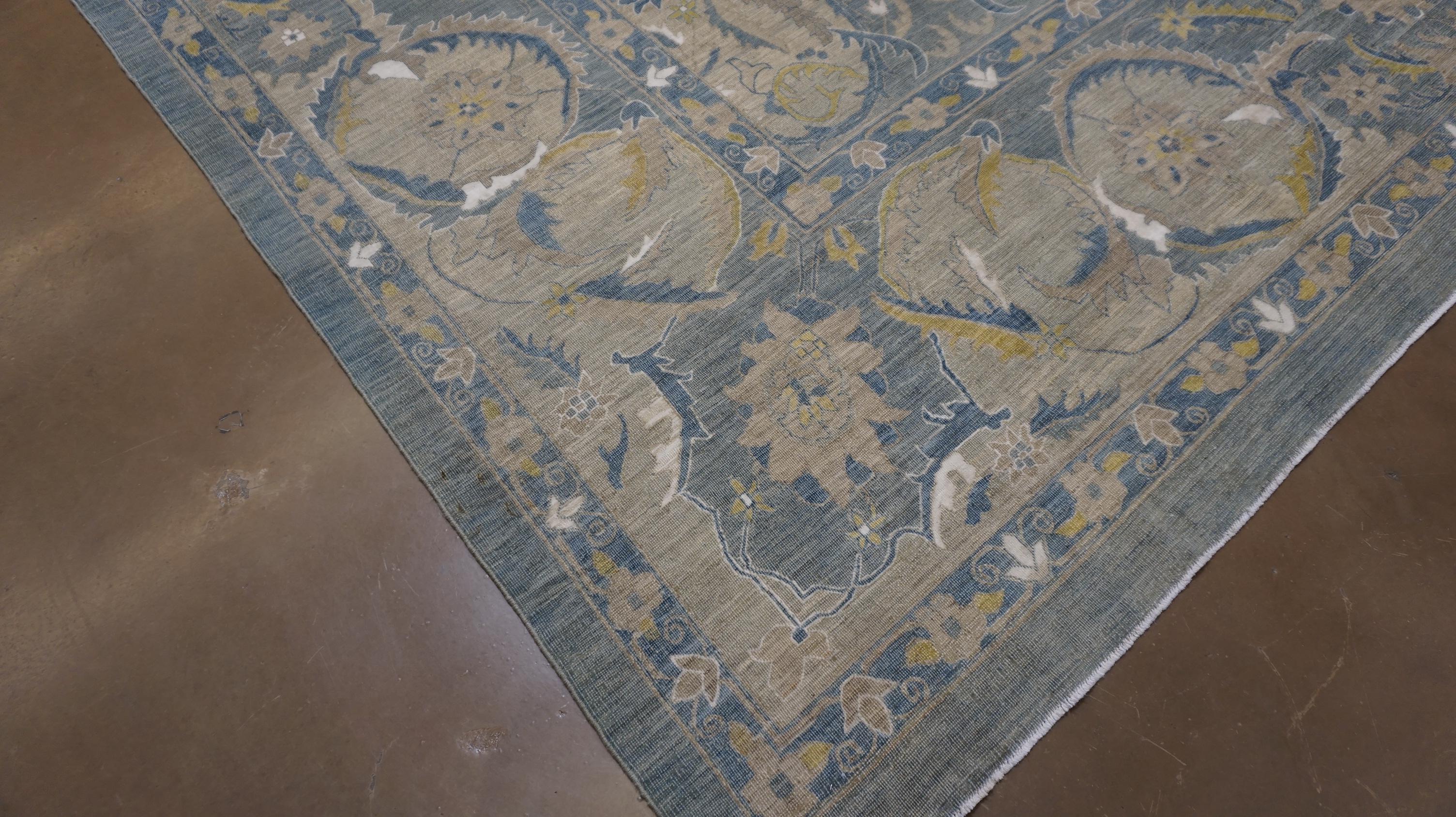 Alfombra de lana con diseño de palmetas y hojas en oro y azul apagados 8'10''x12'2'' Neoclásico en venta