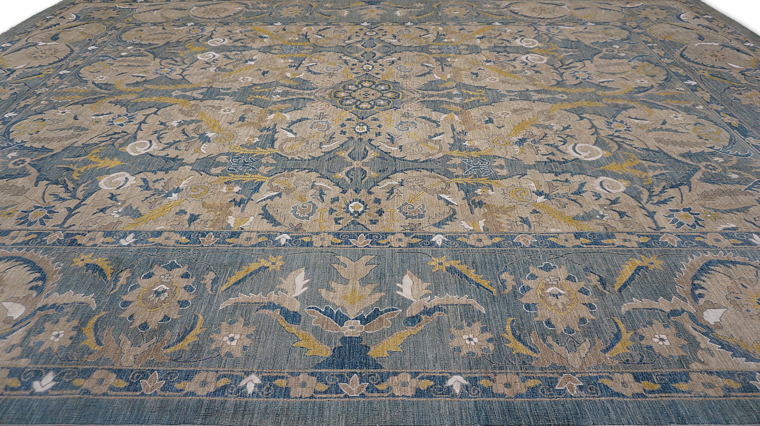Alfombra de lana con diseño de palmetas y hojas en oro y azul apagados 8'10''x12'2'' Pakistaní en venta