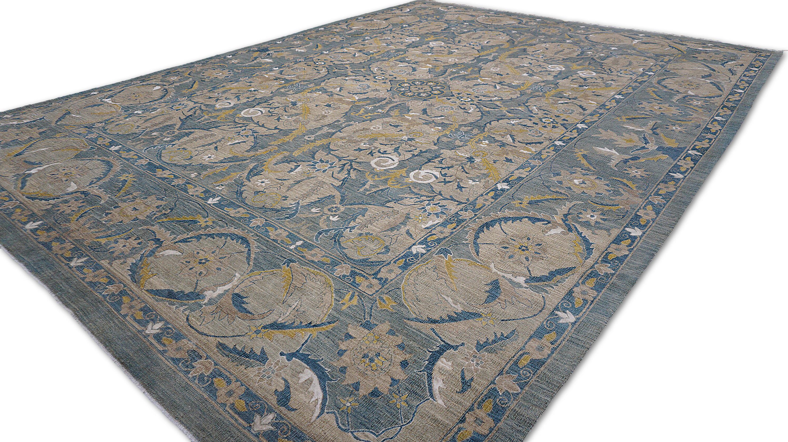 Alfombra de lana con diseño de palmetas y hojas en oro y azul apagados 8'10''x12'2'' Siglo XXI y contemporáneo en venta