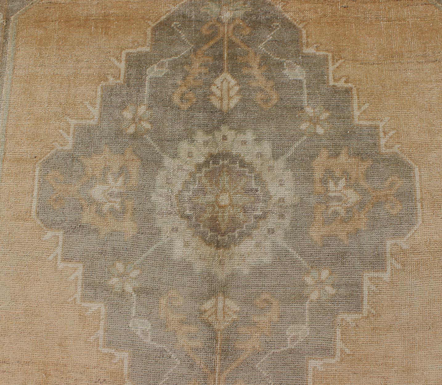 Wool Muted Mid-20th Century Vintage Oushak Rug with Medallion in Gray and Butter For Sale