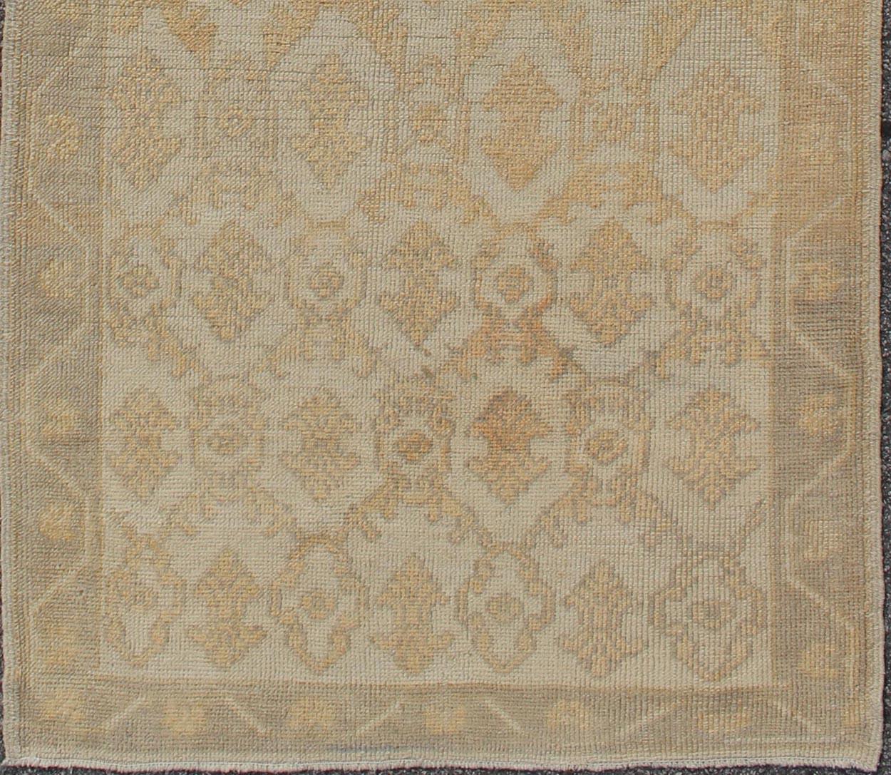 Midcentury Turkish Oushak Runner with Latticework Design in Cream, Yellow, Taupe In Good Condition For Sale In Atlanta, GA