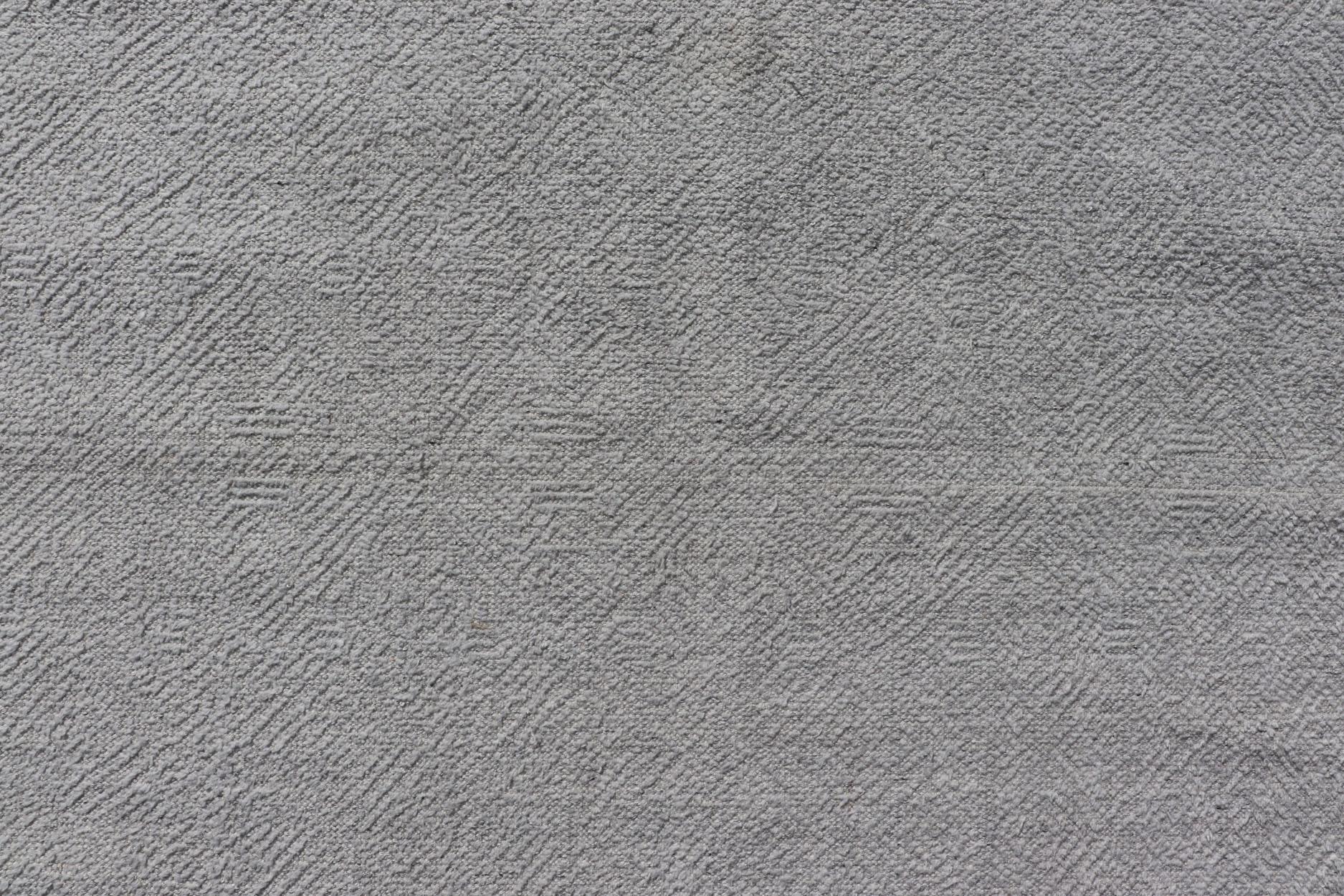 Gedämpfte moderne indische alle grau handgeknüpften Teppich 5'7 x 9'0 (Handgeknüpft) im Angebot
