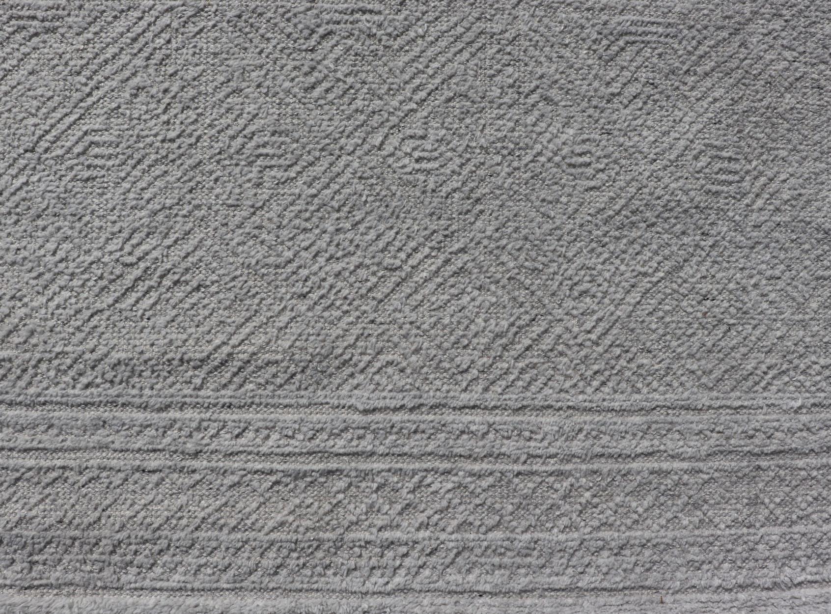 Gedämpfte moderne indische alle grau handgeknüpften Teppich 5'7 x 9'0 (Wolle) im Angebot