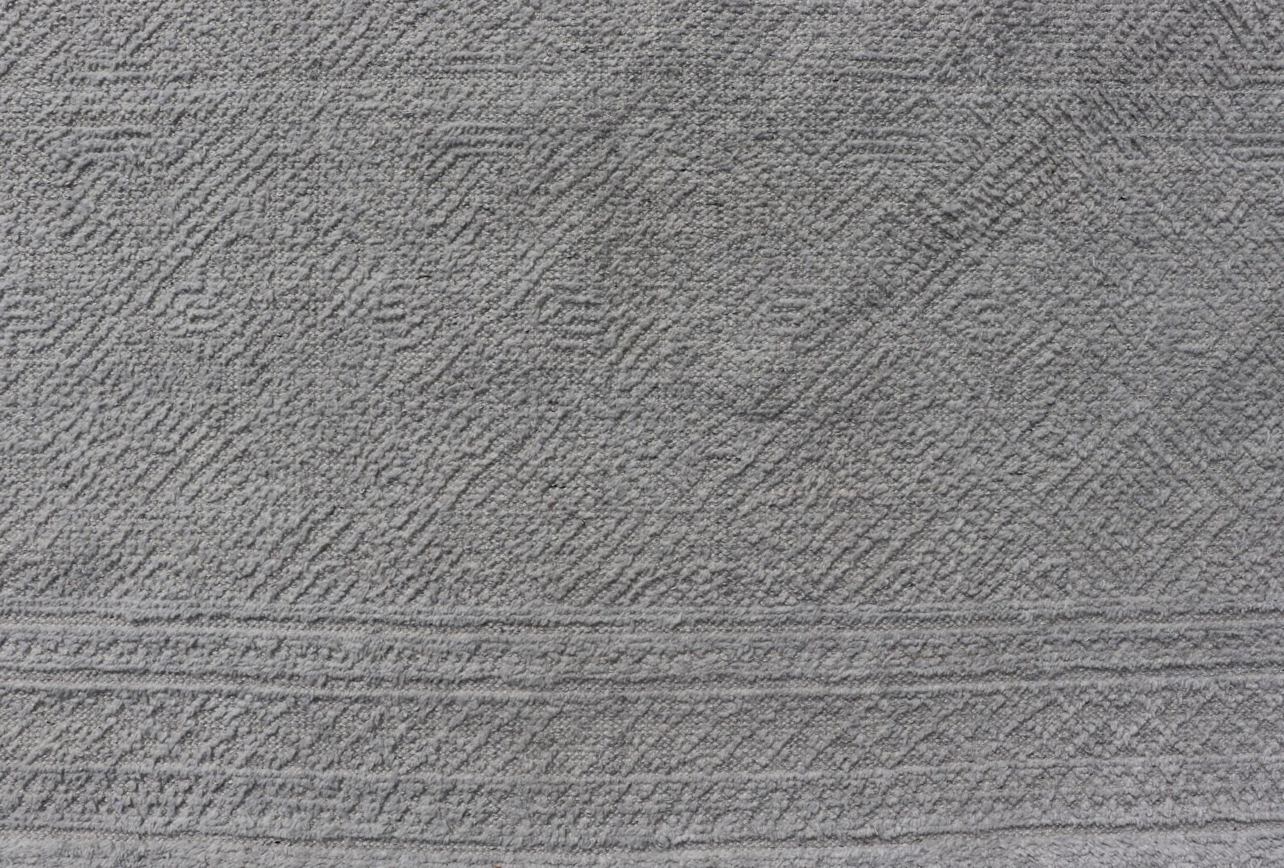 Gedämpfte moderne indische alle grau handgeknüpften Teppich 5'7 x 9'0 im Angebot 1