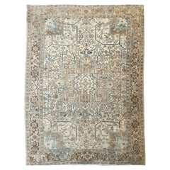 Alfombra Vintage Heriz en tonos fríos costeros con adn terroso, c. 1950