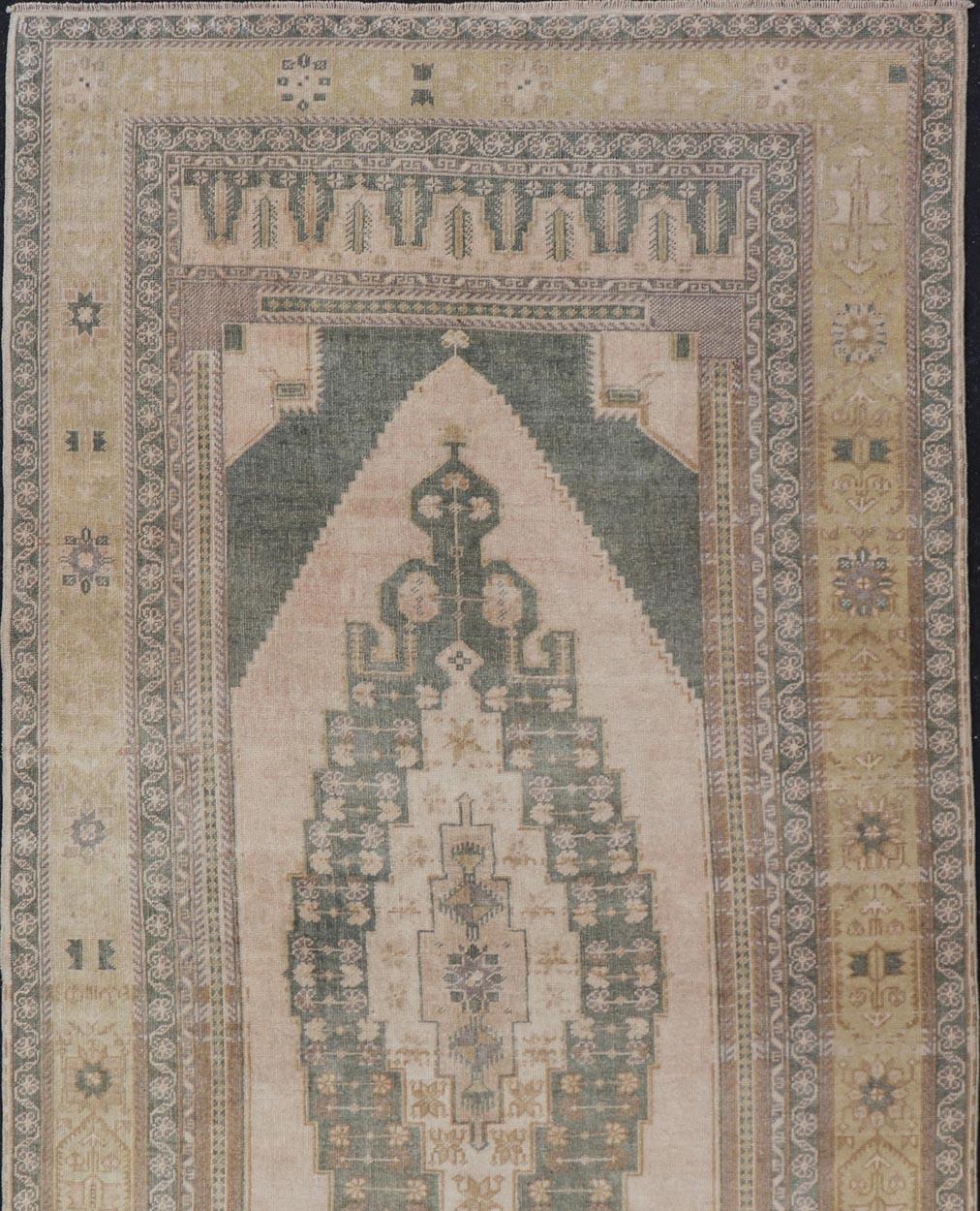 Muted Vintage Turkish Oushak in Wool with Sub-Geometric Medallion Design In Good Condition In Atlanta, GA