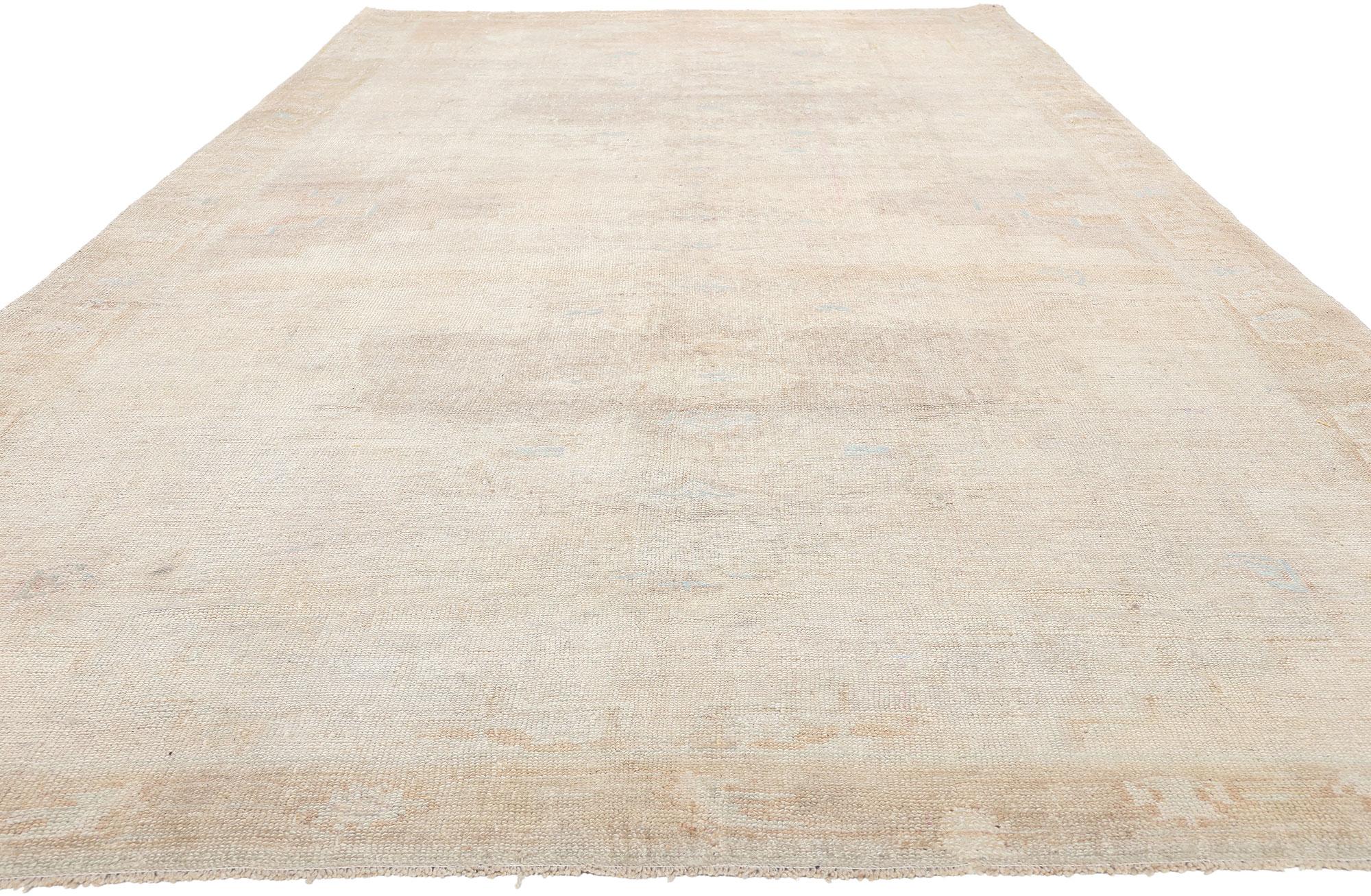 1950's Muted Turkish Oushak Carpet with Contemporary Style In Good Condition For Sale In Dallas, TX