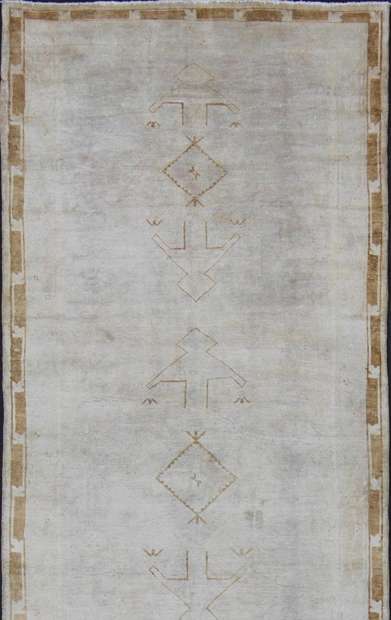 Muted Vintage Turkish Oushak Runner a Faint Tribal Design In Excellent Condition For Sale In Atlanta, GA