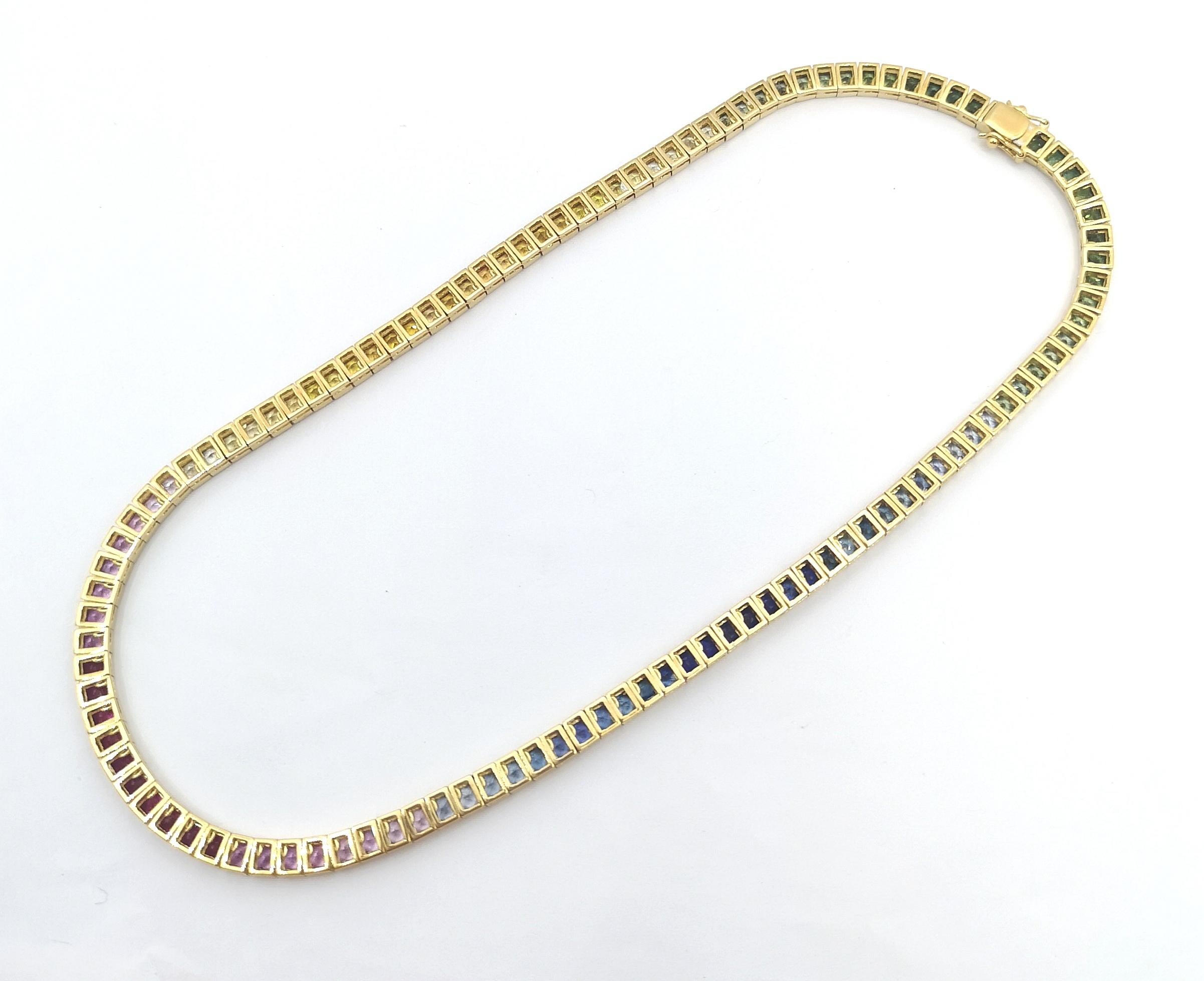 Halskette mit Muti-Color-Saphir in 18 Karat Goldfassungen gefasst im Angebot 3