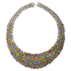 Collana con zaffiro multicolore e tsavorite incastonata in oro bianco 18 carati