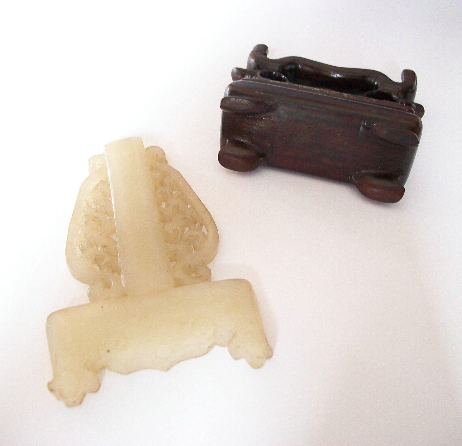 Mutton Fat Jade Carving on Hardwood Stand, Unsigned, China, 20th Century For Sale 5