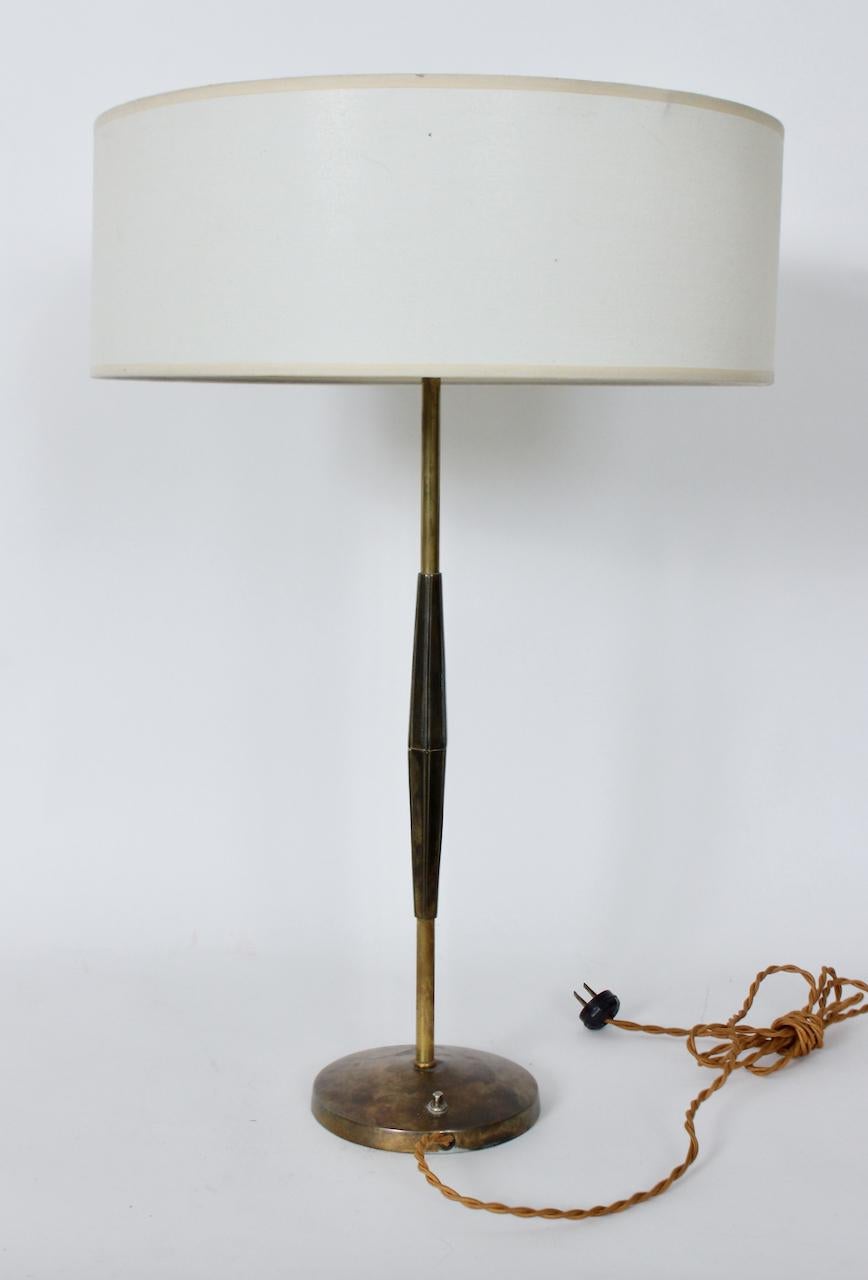 Mutual Sunset Lamp Co. Lámpara de mesa totalmente de latón, circa 1960 en venta 2