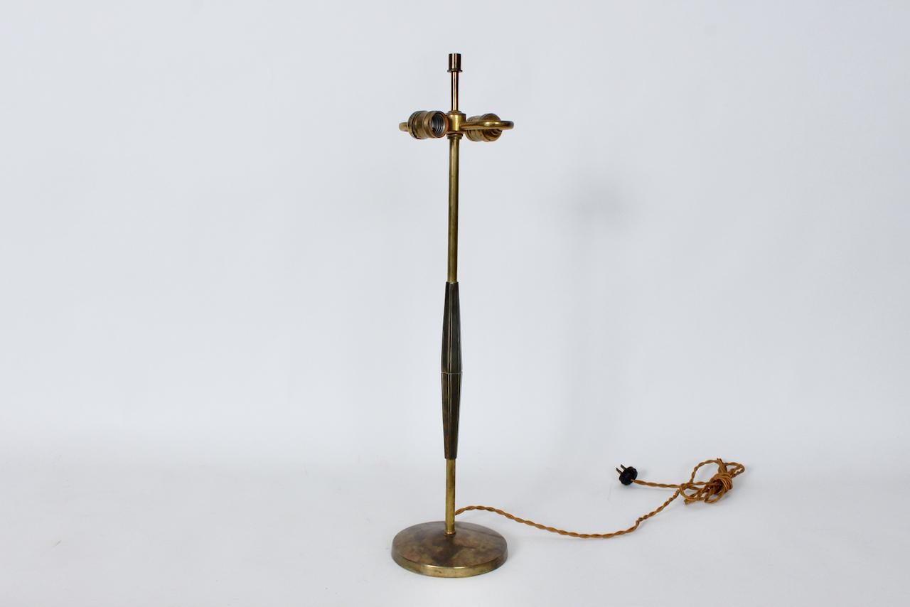 Mutual Sunset Lamp Co. Lámpara de mesa totalmente de latón, circa 1960 en venta 3