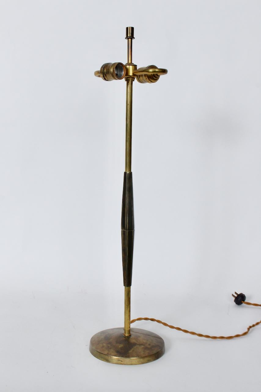 Mutual Sunset Lamp Co. Lámpara de mesa totalmente de latón, circa 1960 en venta 4
