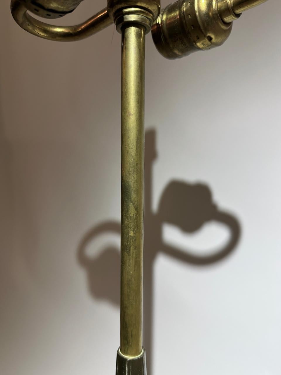 Mutual Sunset Lamp Co. Lámpara de mesa totalmente de latón, circa 1960 en venta 6