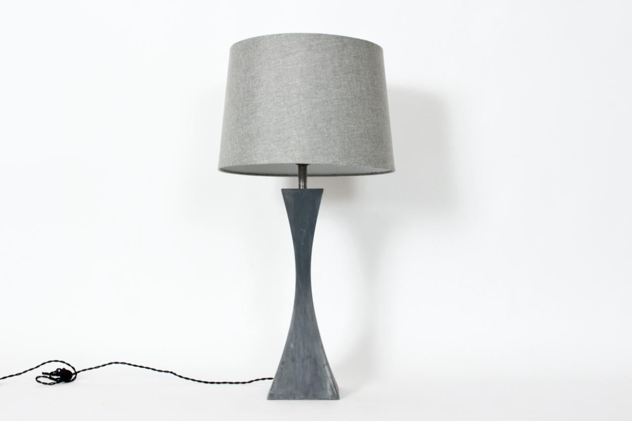 Mid-Century Modern Mutual Sunset Lamp Co. Double Splayed Grey Cast Aluminum Table Lamp For Sale