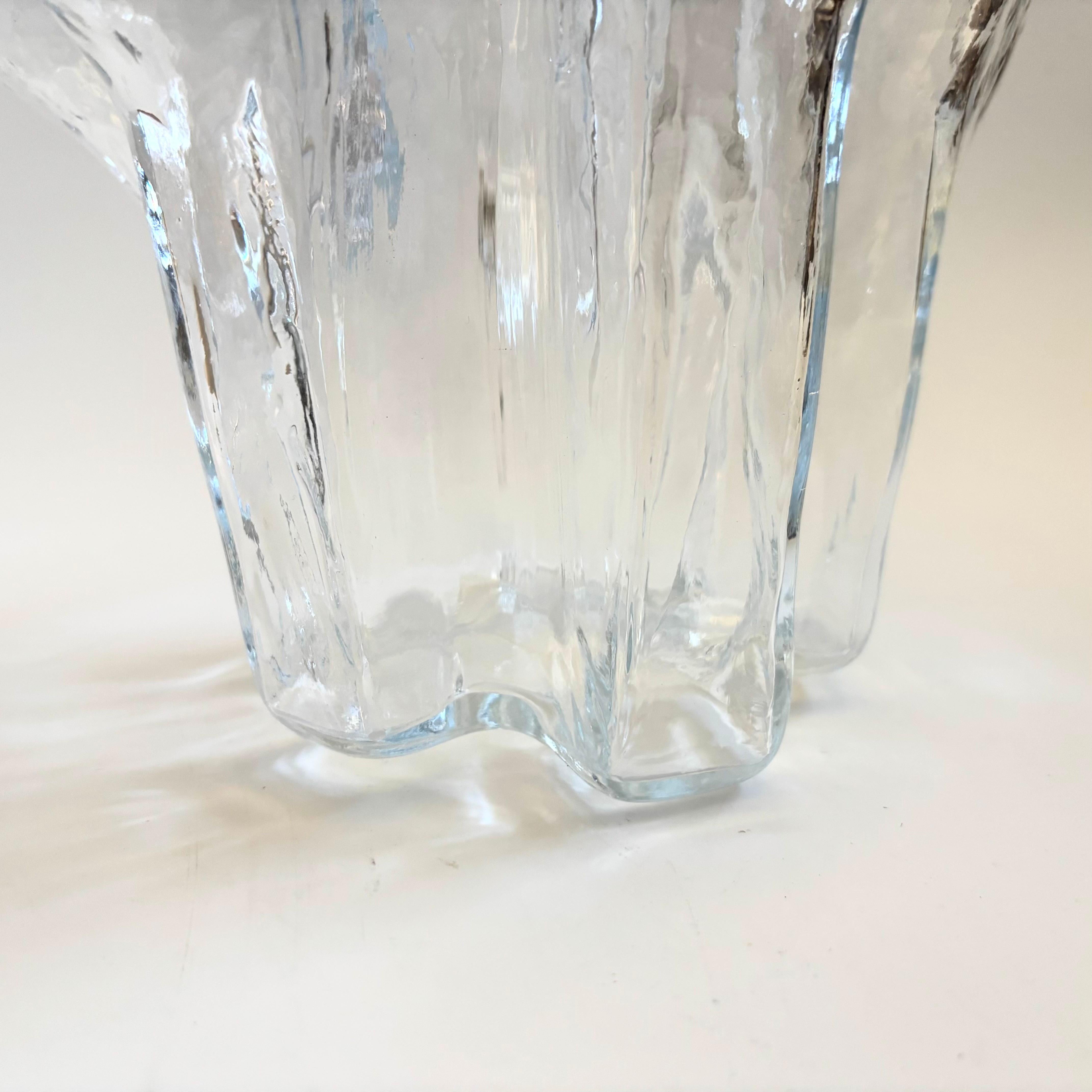 Muurla Finnland Glas-Taschentuch-Vase im Zustand „Gut“ im Angebot in Fairfield, CA