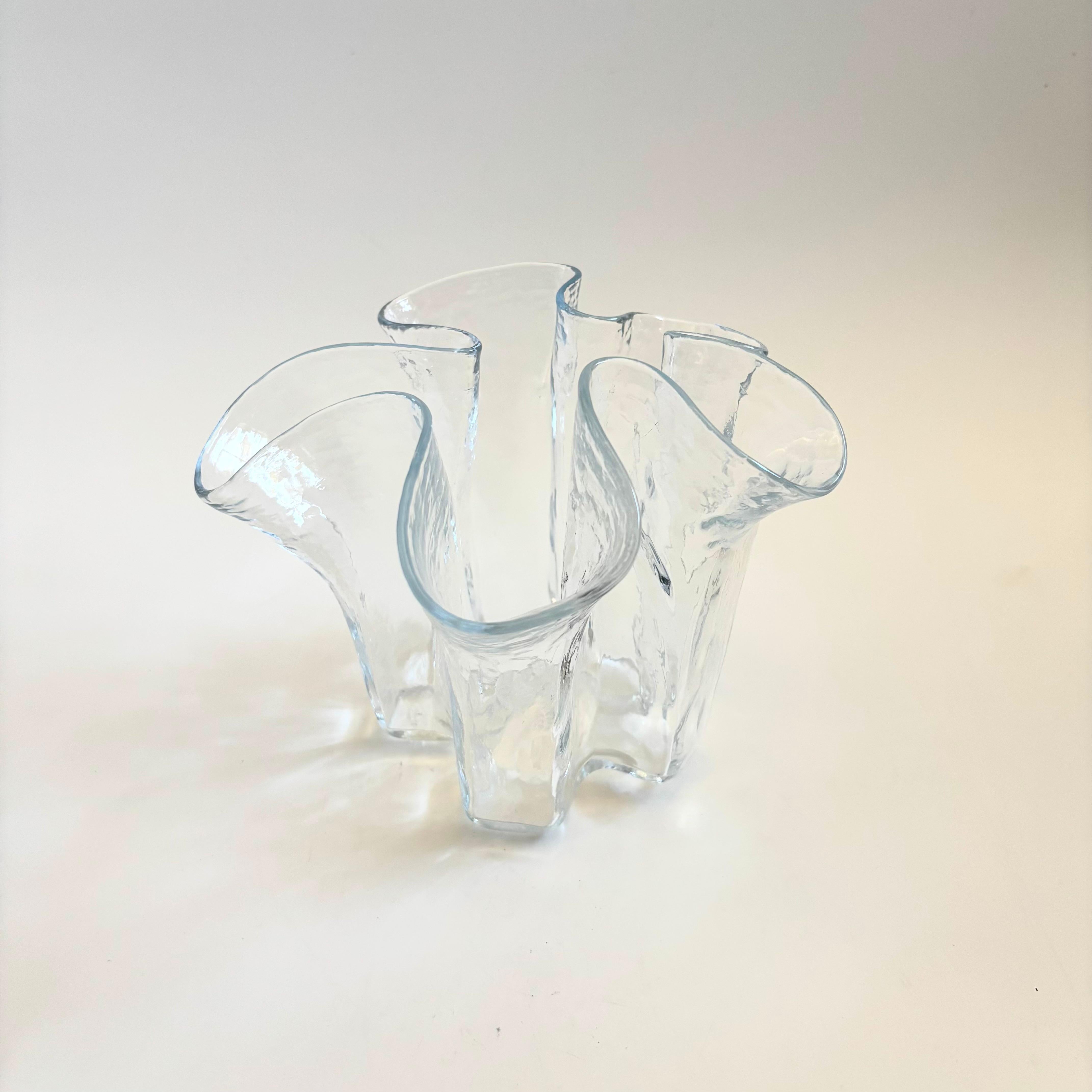 Muurla Finnland Glas-Taschentuch-Vase im Angebot 3