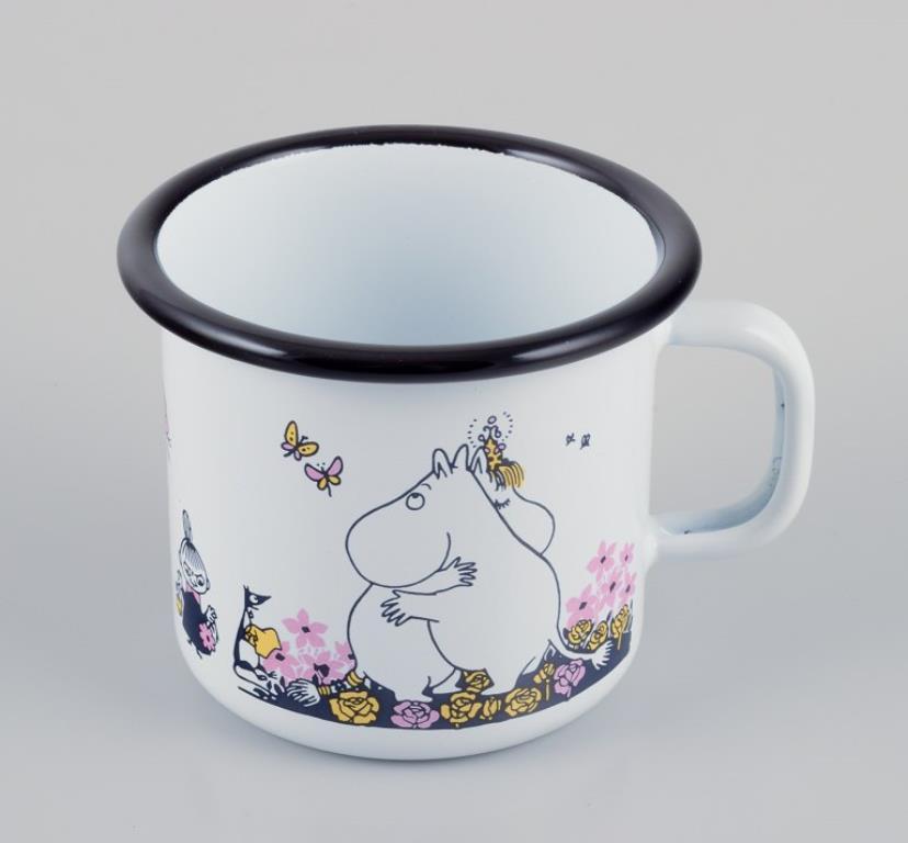 Muurla, Finlandia. 
Tres tazas esmaltadas con diferentes motivos de las historias de los Moomin.
2000s.
Marcado.
Perfecto estado.
Dimensiones: D 8,5 cm sin asa x H 7,0 cm.