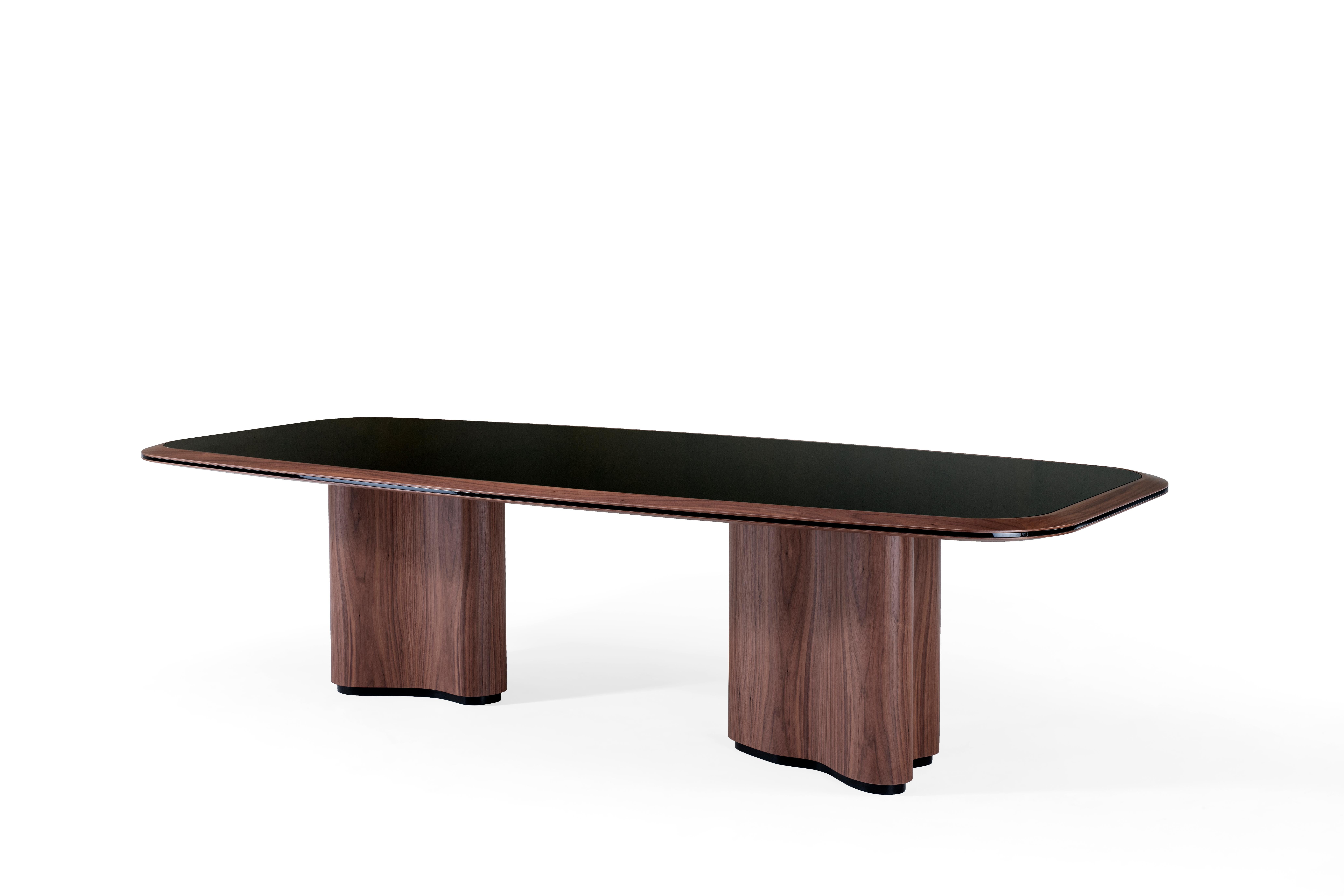 Named MUXIMA [heart], this stunning dining table has a truly sophisticated look with understated elegance. The organic-shape feet serve as a base for the wooden top, finished in black glass but also available in lacquer or wood veneer.
MUXIMA can be