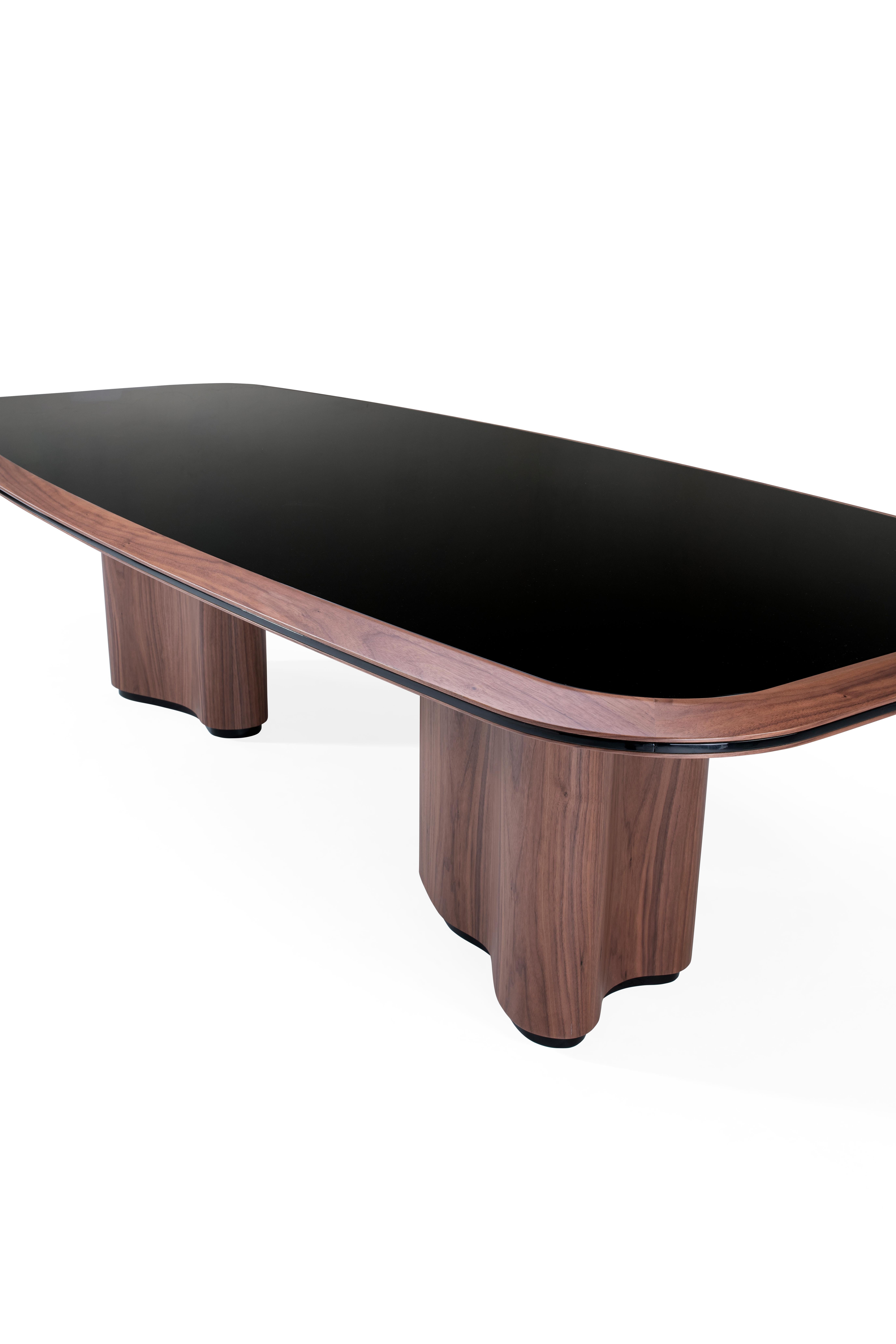 Modern MUXIMA dining table with organic-shaped legs For Sale
