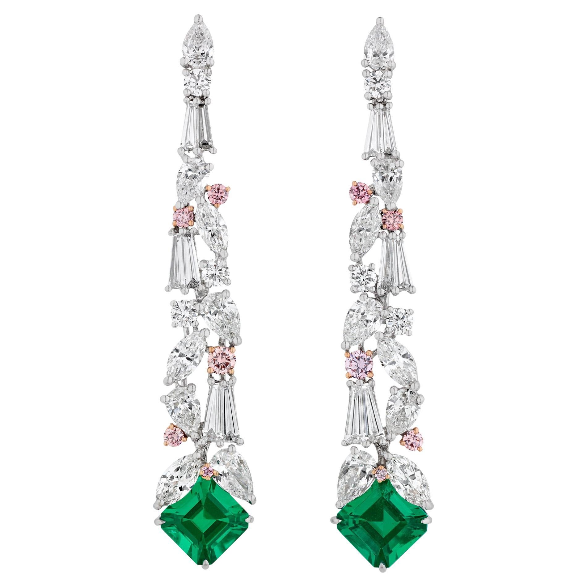 Orecchini pendenti "Ivy" con smeraldo e diamante di Muzo e Argyle in vendita