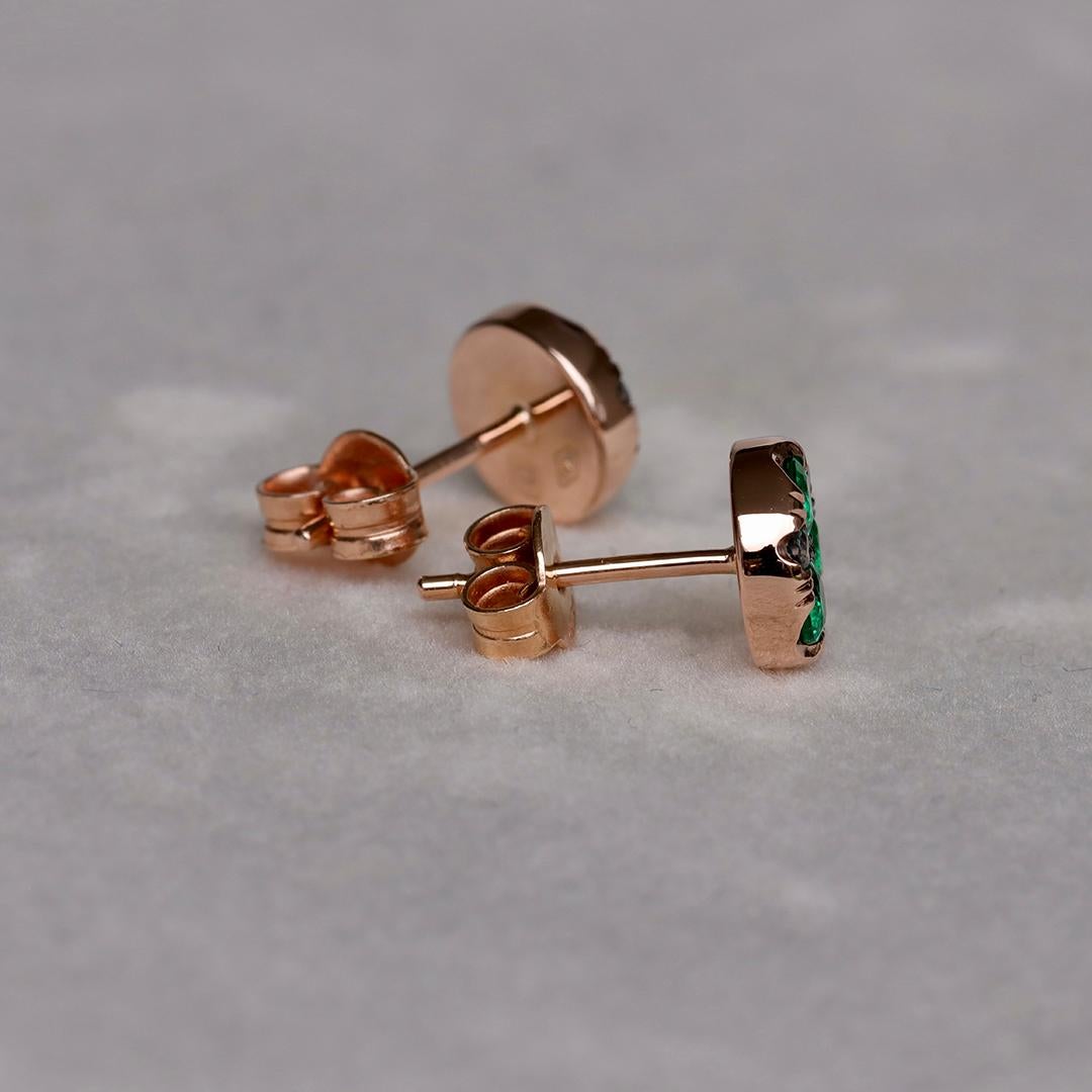 Muzo Colombian Emerald Alexandrite Rose Gold Stud Earrings In New Condition For Sale In Antwerp, BE