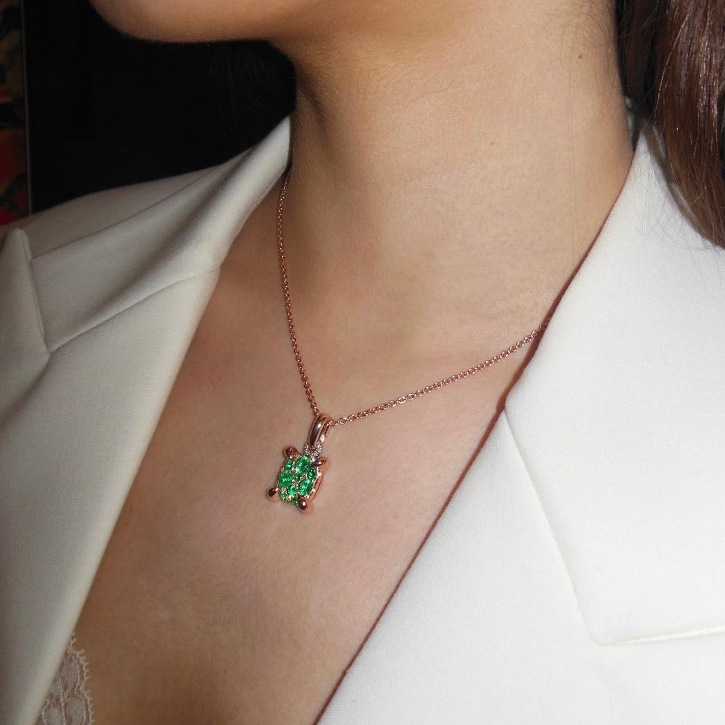 Muzo Colombian Emerald Diamond Charm Drop earrings (boucles d'oreilles pendantes) en vente 9