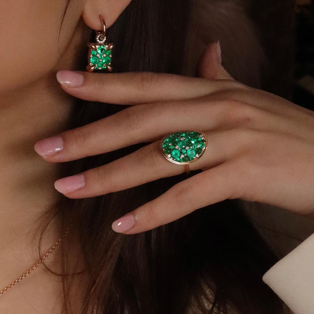 Muzo Colombian Emerald Diamond Charm Drop earrings (boucles d'oreilles pendantes) en vente 8