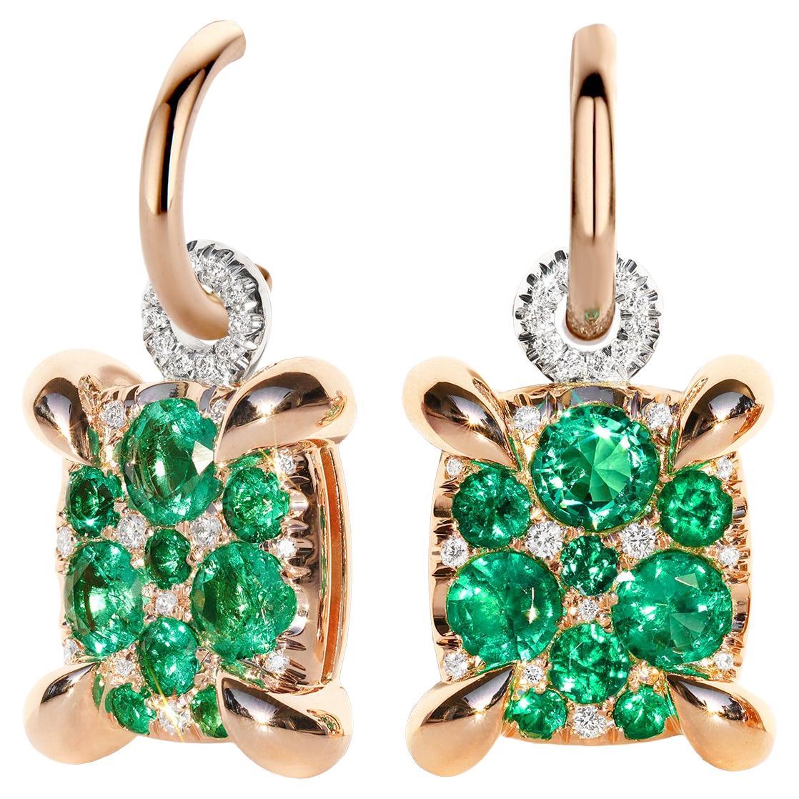 Muzo Colombian Emerald Diamond Charm Drop earrings (boucles d'oreilles pendantes) en vente