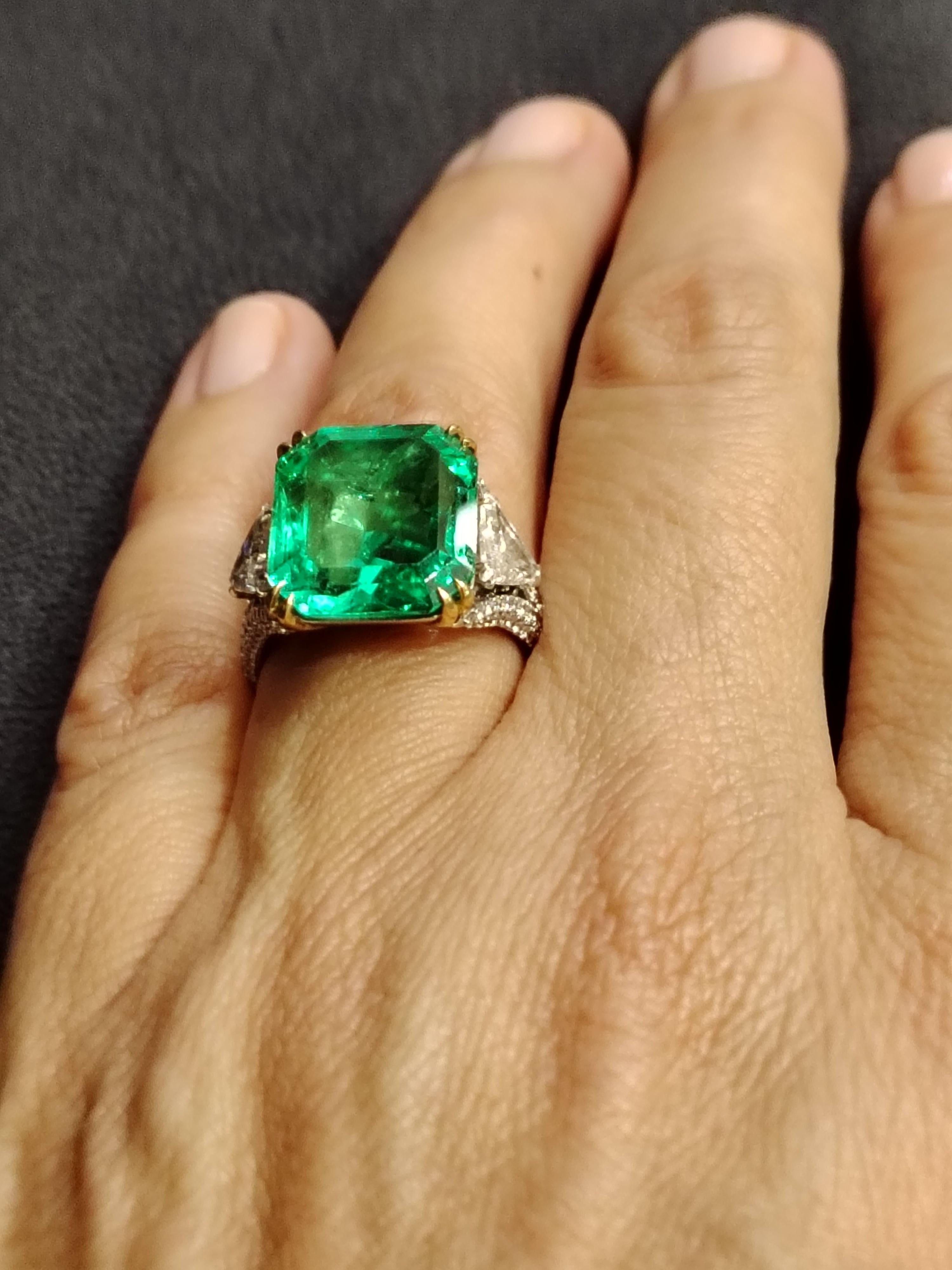Old Mine Cut Muzo Colombian insignificant old Mine cut 9.47 carat emerald ring For Sale