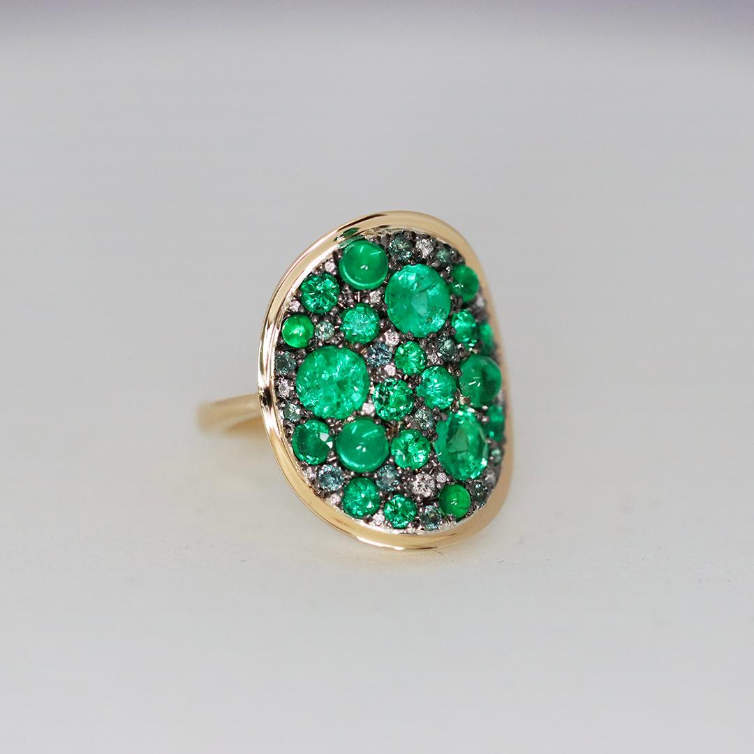 Contemporary Muzo Emerald Alexandrite Mosaic Pave Ring For Sale