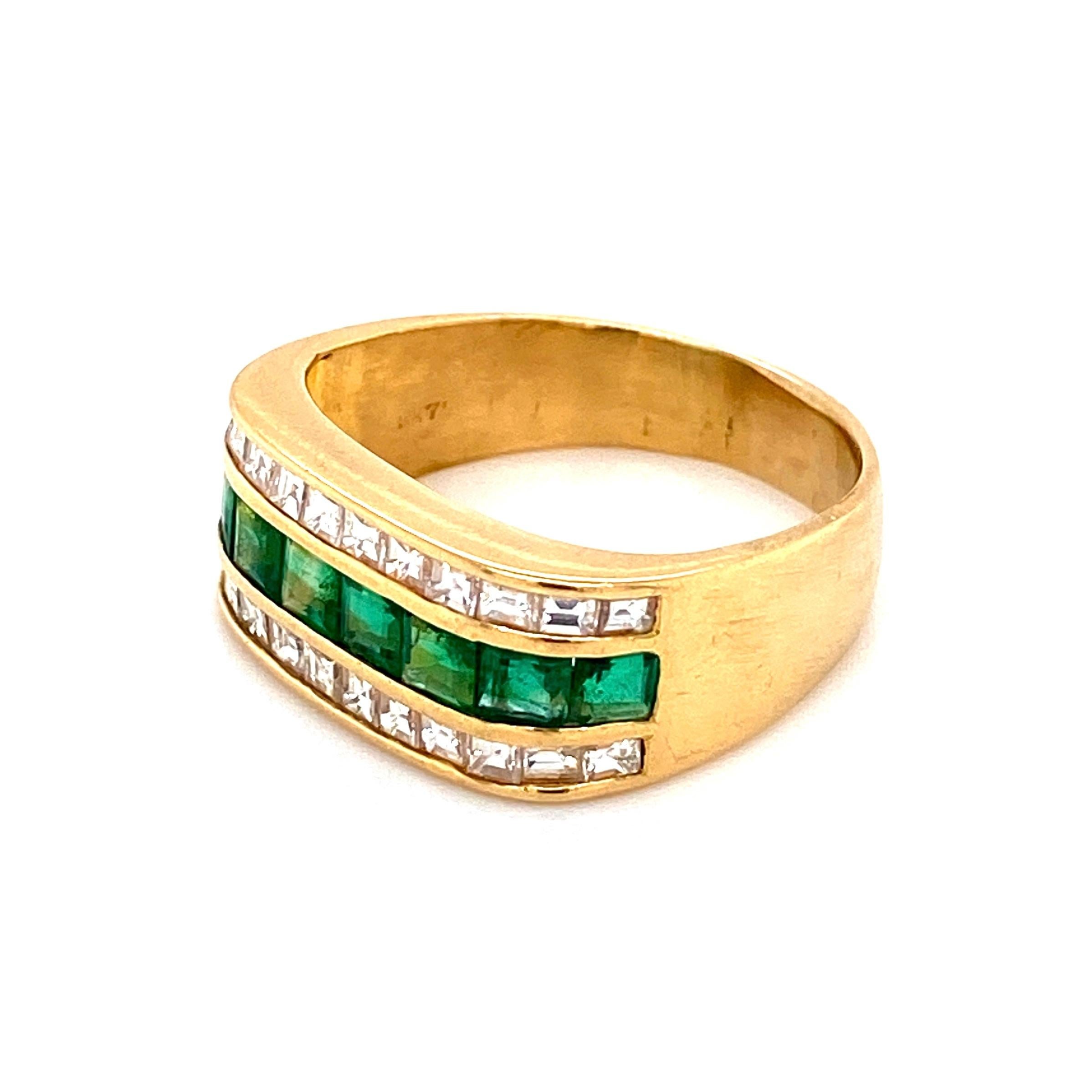 Muzo Emerald and Asscher Cut Diamond Gold Band Cocktail Ring Estate Fine Jewelry In Excellent Condition In Montreal, QC