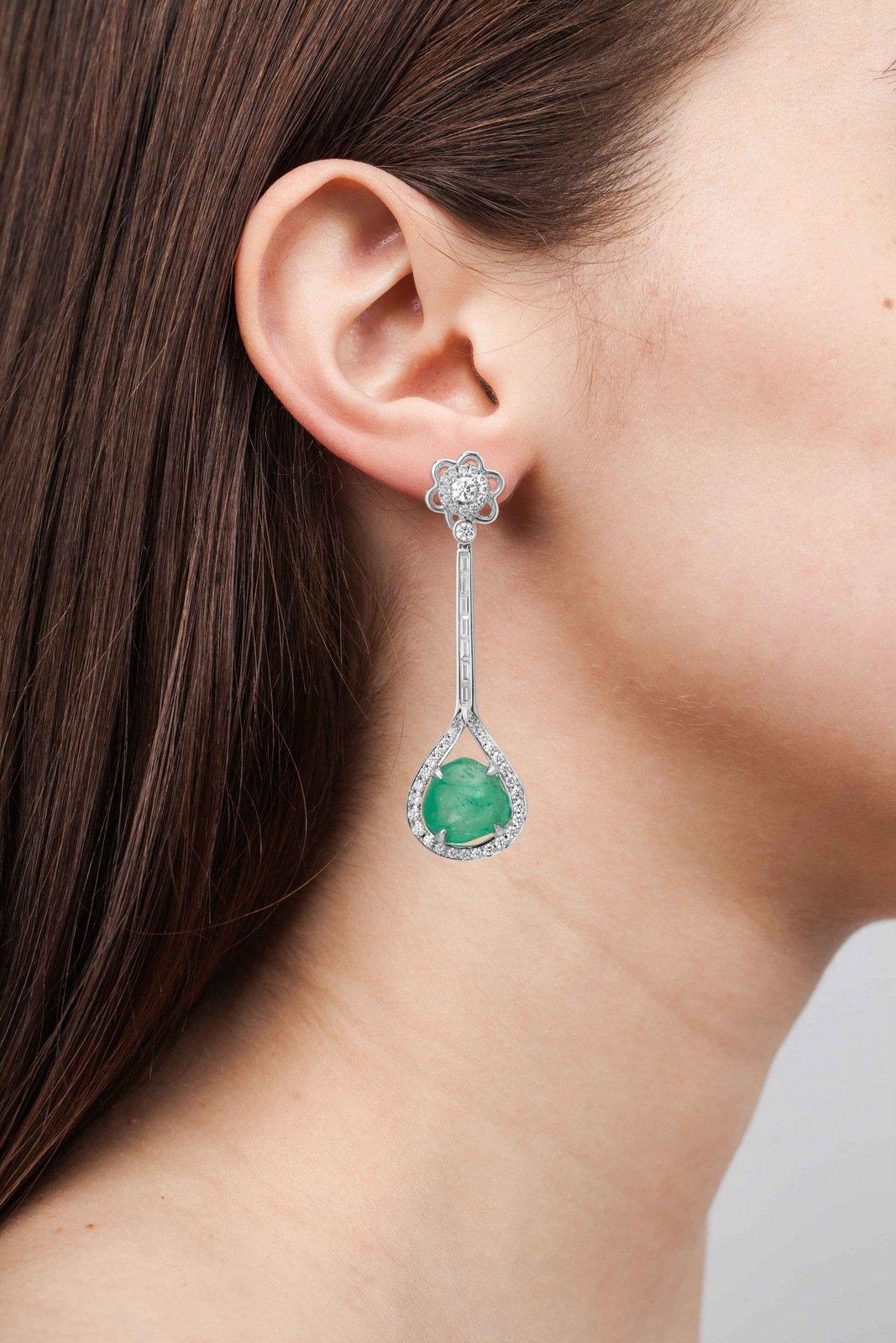 Muzo Emerald Colombia Heritage Verity Earrings set with 16.46 carats Emerald

Verity is a tribute to the trade between the Spaniards and Indian Maharajahs, two unique cultures that share a passion for gilded treasures and precious emerald gemstones.