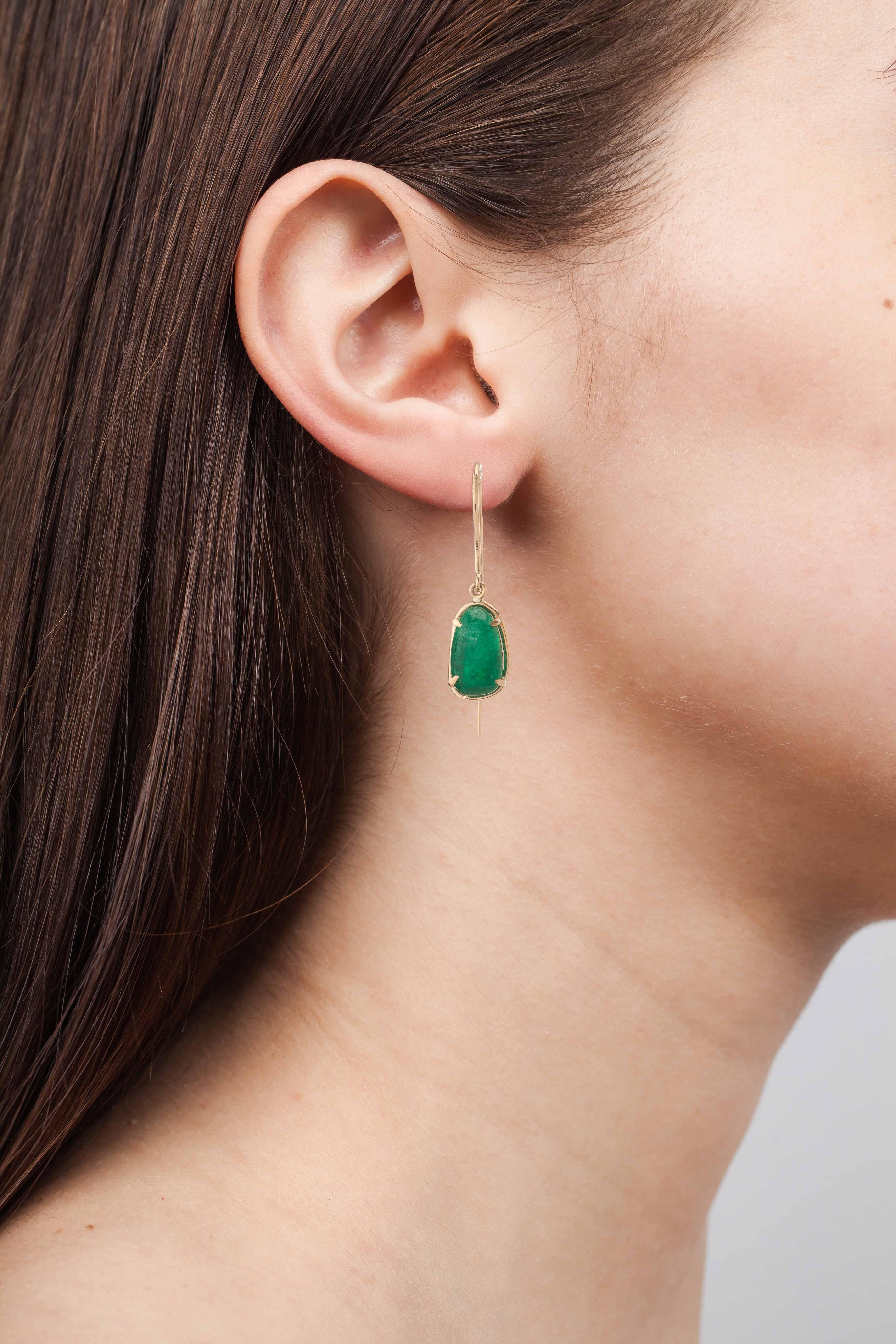 Muzo Emerald Colombia Emerald 18K Yellow Gold Classic Drop Earrings In New Condition In New York, NY