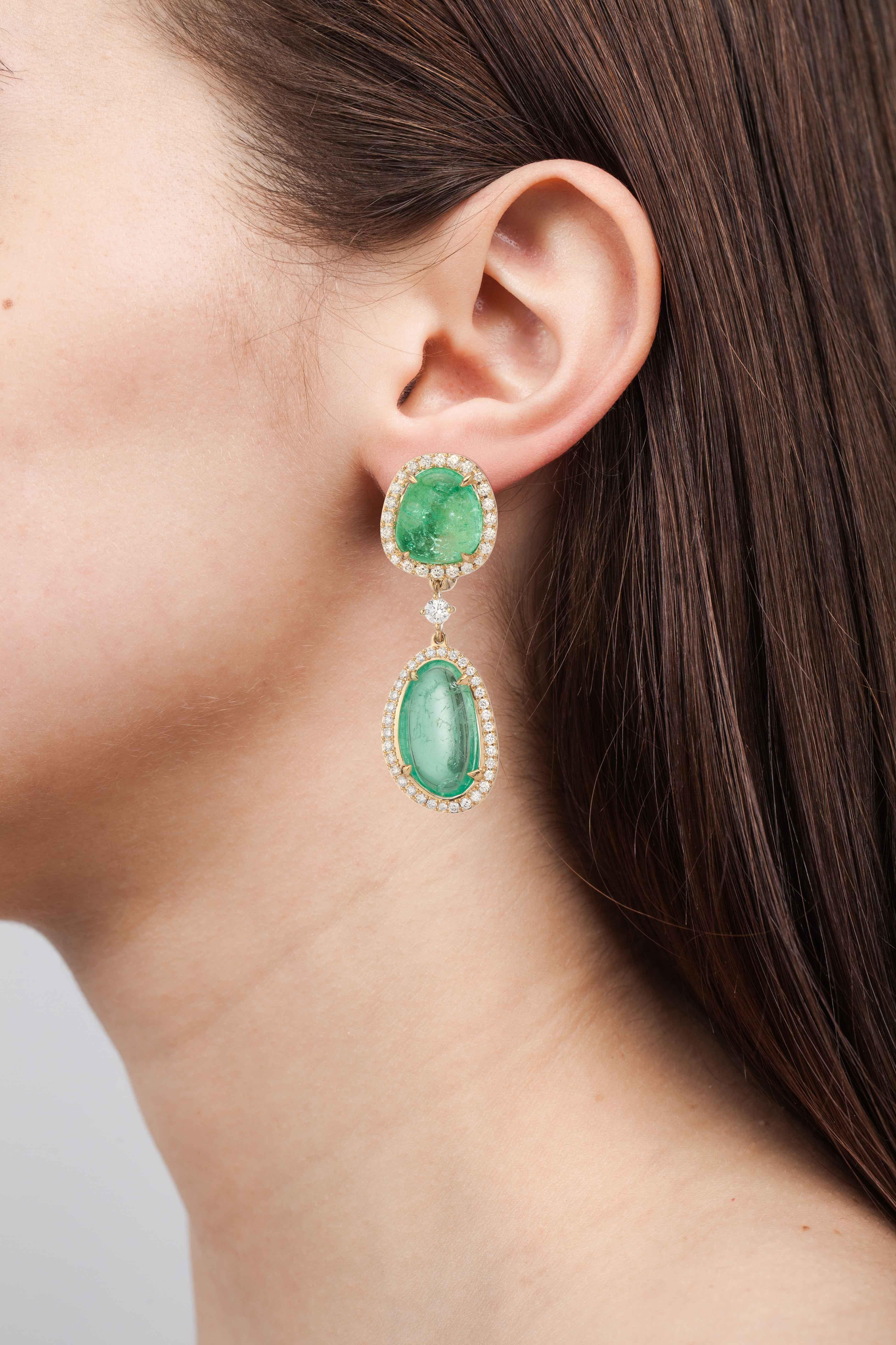 18 Karat yellow gold dangle earrings set with organic tumbled Muzo emeralds of 32.67 carats surrounded by 1.69 carats of round brilliant diamond pave.

Muzo Emerald Colombia Heritage Verity Earrings set with 32.67 carats Emerald.

Verity is a