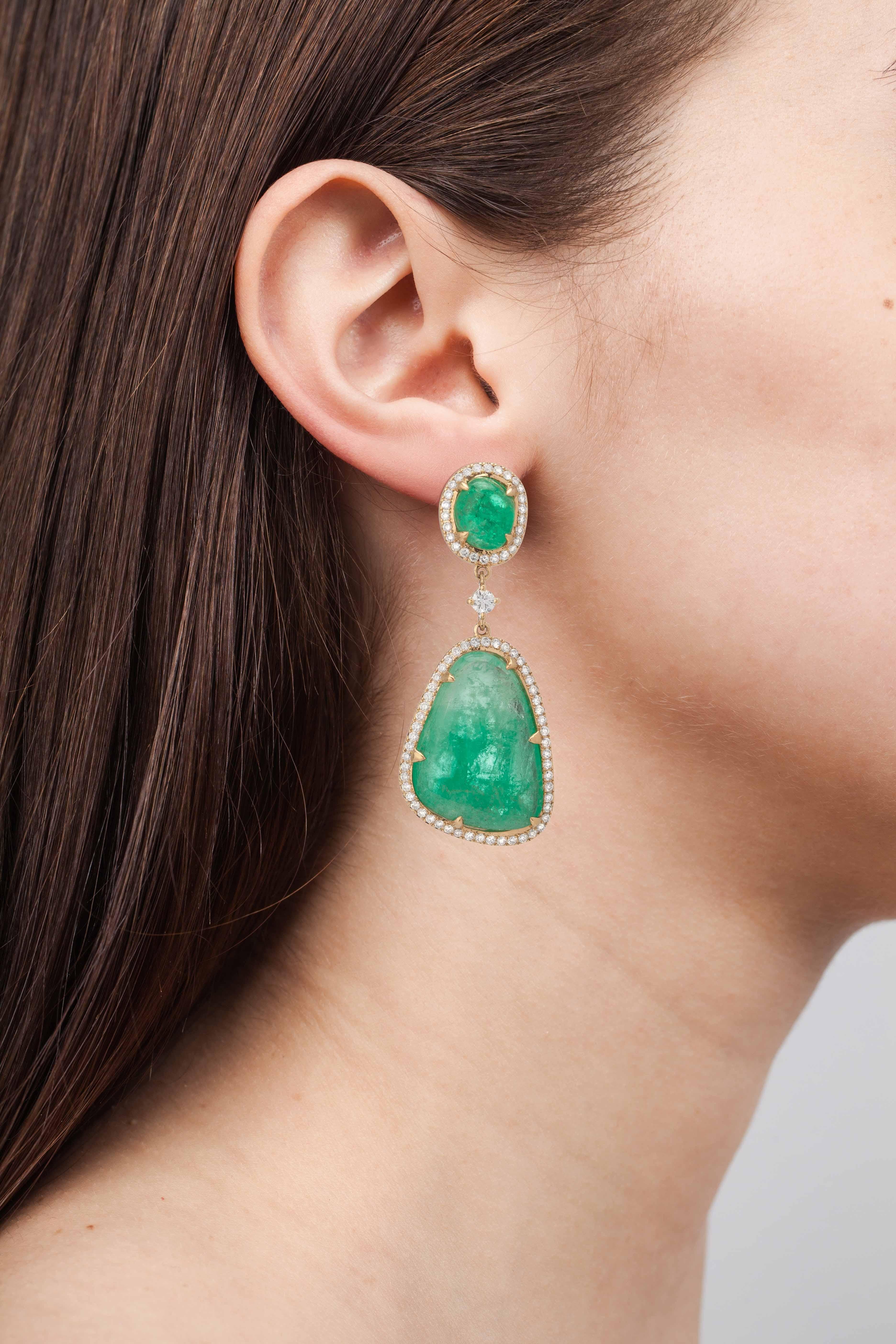 18 Karat yellow gold drop earrings set with Muzo emeralds weighing 50.74 carats and 1.96 carats of diamond halo pave

Muzo Emerald Colombia Heritage Verity Earrings set with 50.74 carats Emerald

Verity is a tribute to the trade between the