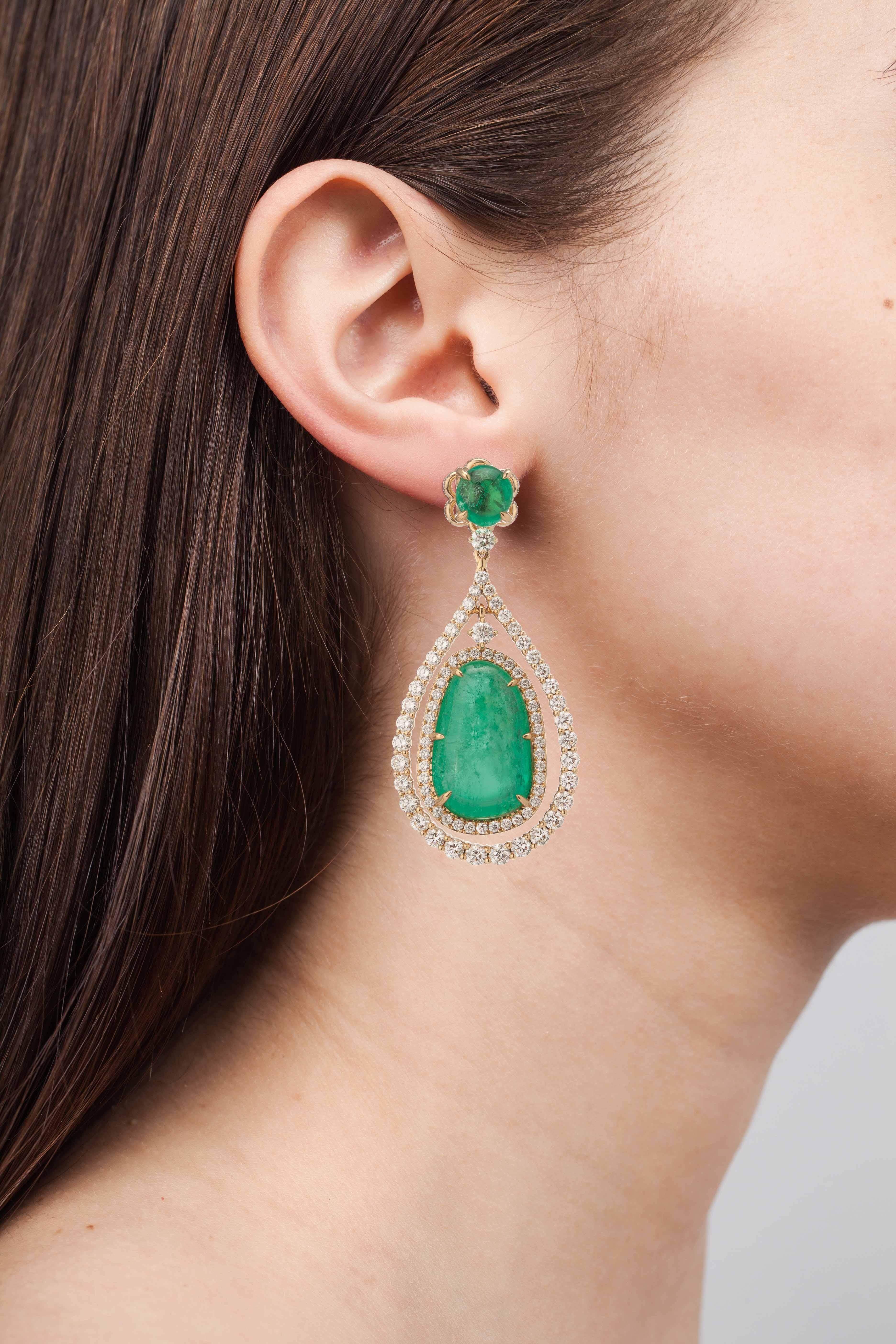 Contemporary Muzo Emerald Colombia Emerald Diamonds 18K Yellow Gold Drop Earrings For Sale