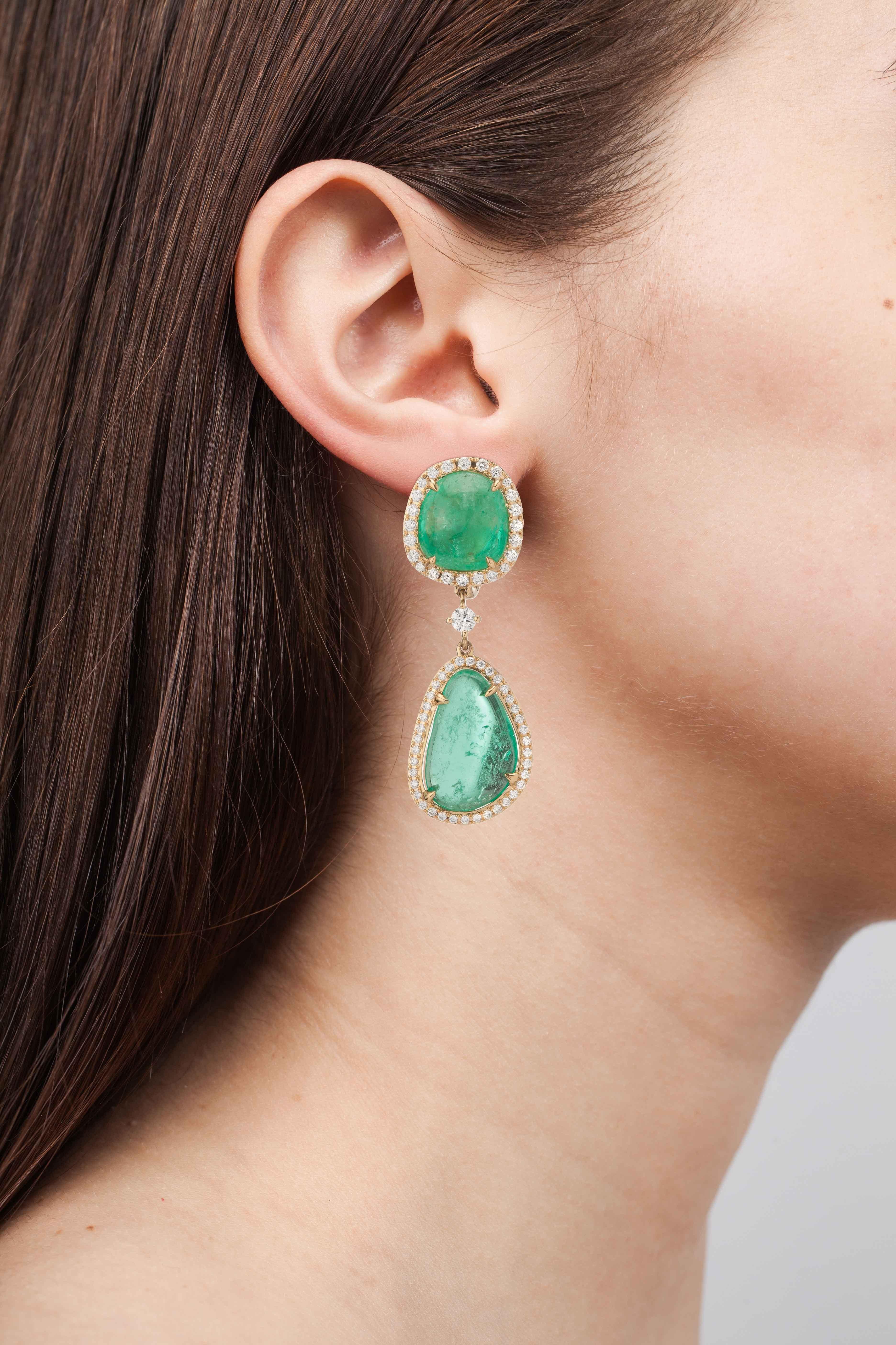 Contemporary Muzo Emerald Colombia Emerald Diamonds 18 Karat Yellow Gold Drop Earrings For Sale