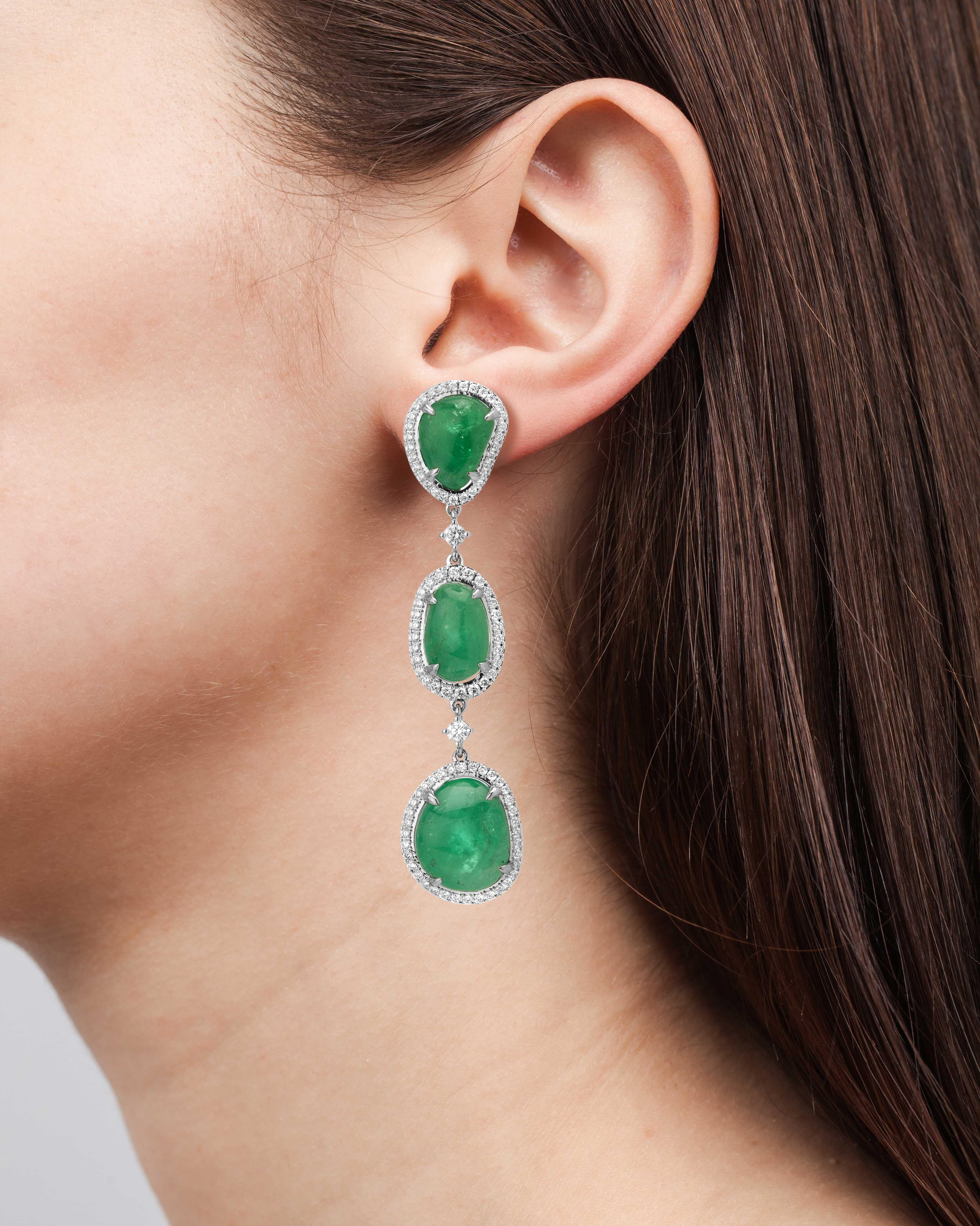 18 Karat white gold drop earrings set with alternating Muzo Colombian emeralds of 49.21 carats and single set diamonds weighting 2.43 carats.

Muzo Emerald Colombia Heritage Verity Earrings set with 49.21 carats Emerald.

Verity is a tribute to the