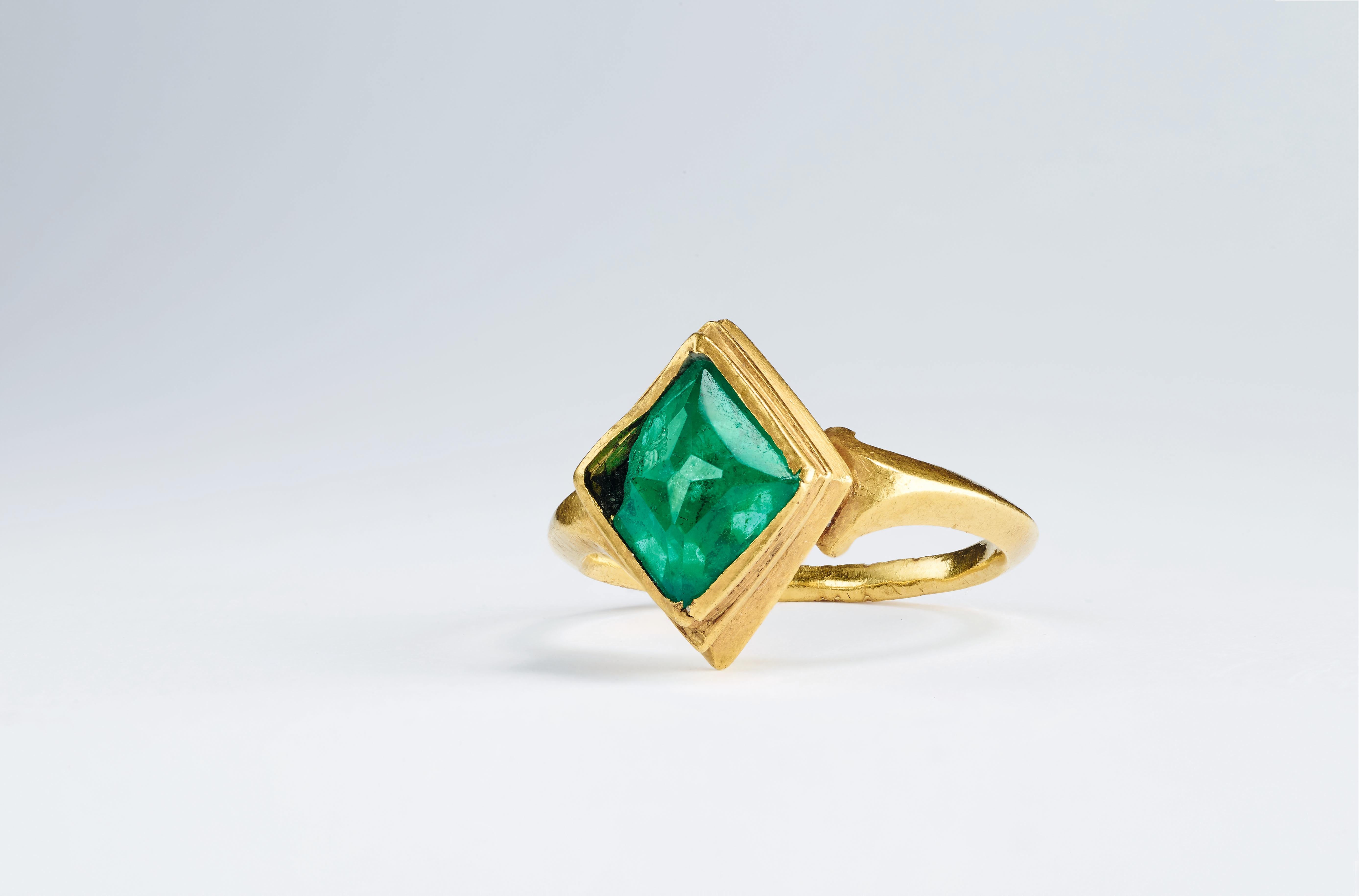 Women's Muzo Emerald Colombia Diamonds 18K White Gold Classic Art Deco Drop Earrings