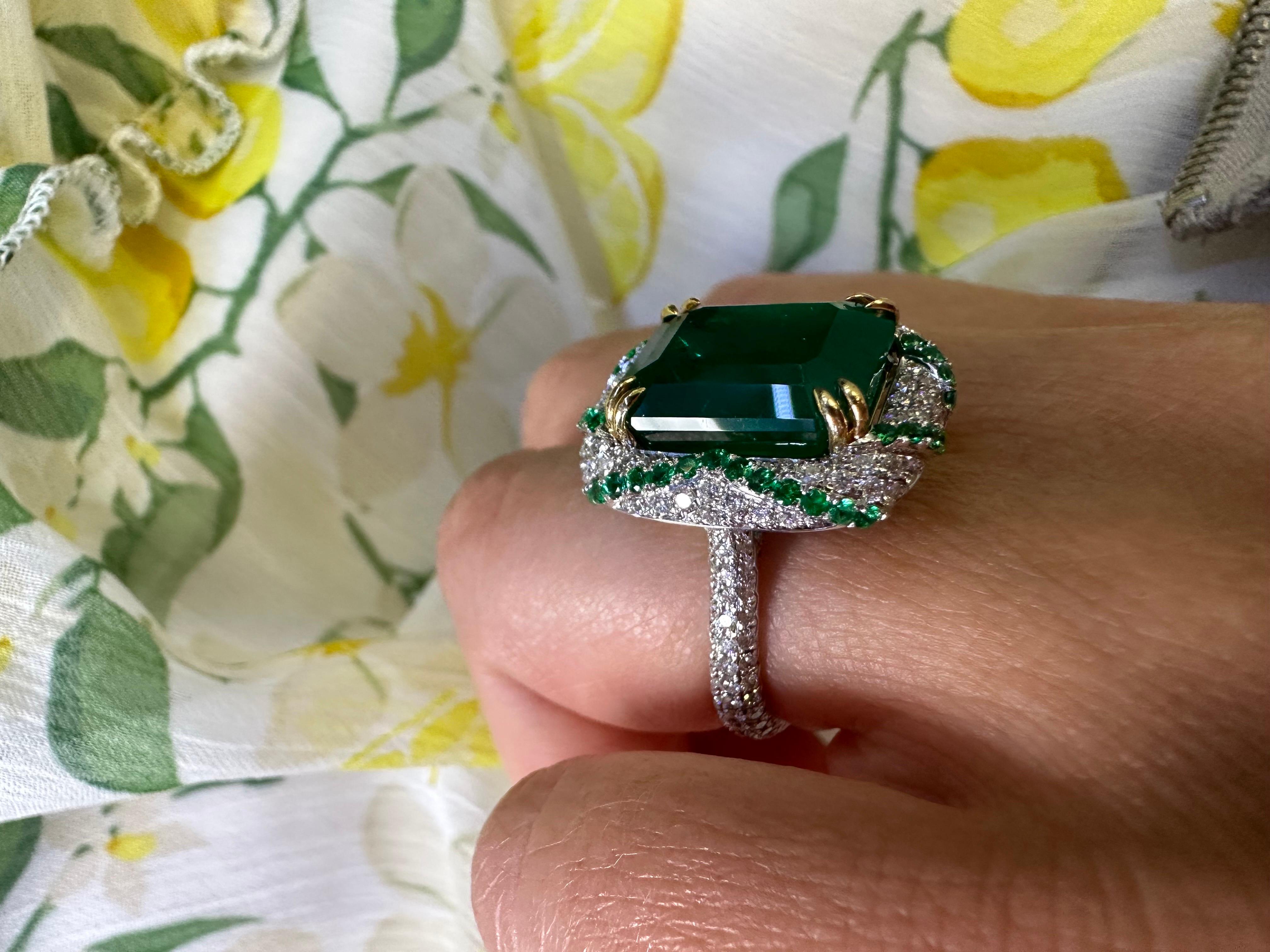Women's or Men's Muzo Emerald diamond ring 18KT RARE GRS certified Muzo green For Sale