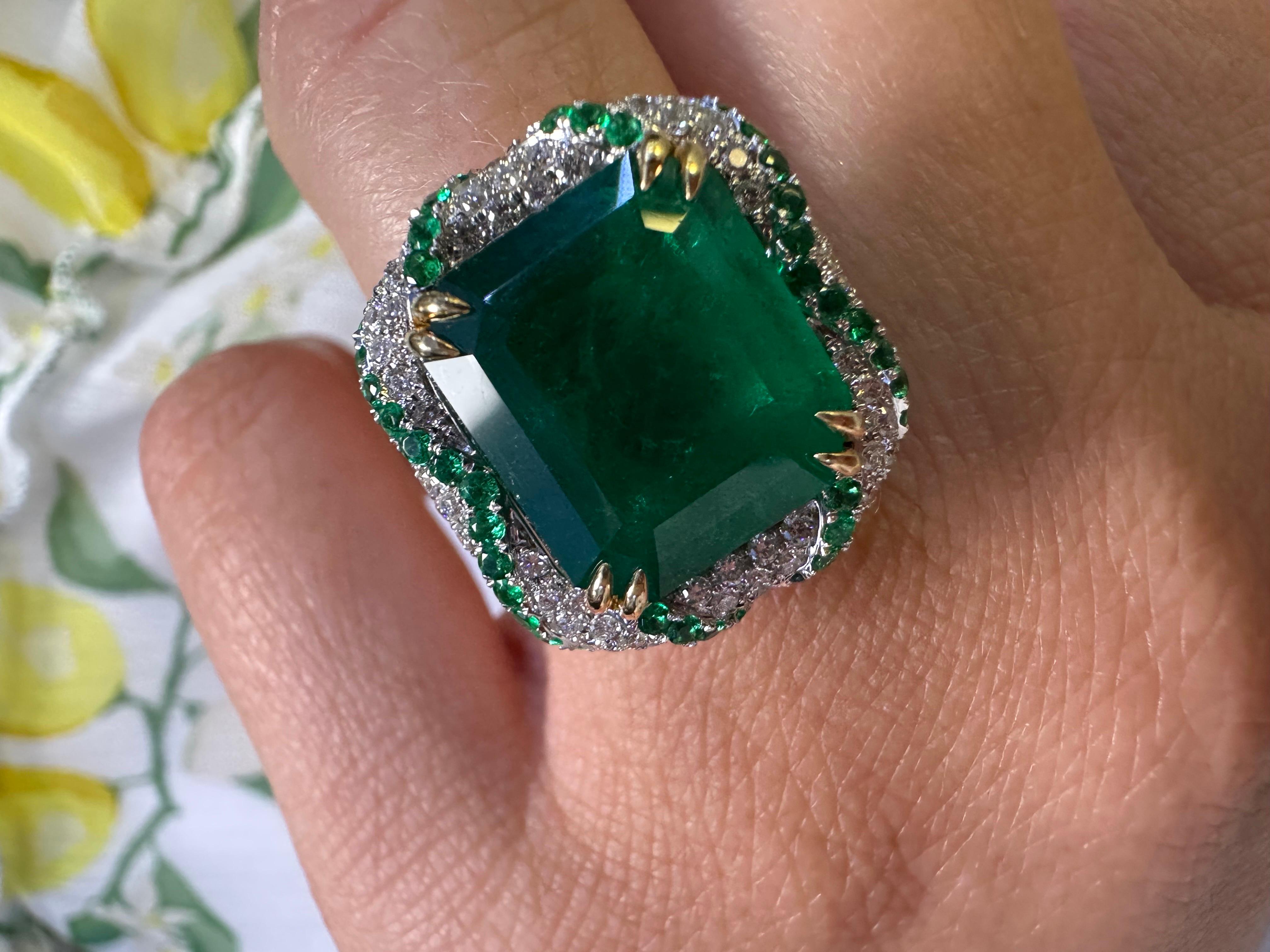 Bague Muzo en diamants et émeraude 18 carats certifiée GRS, RARE Muzo vert en vente 4