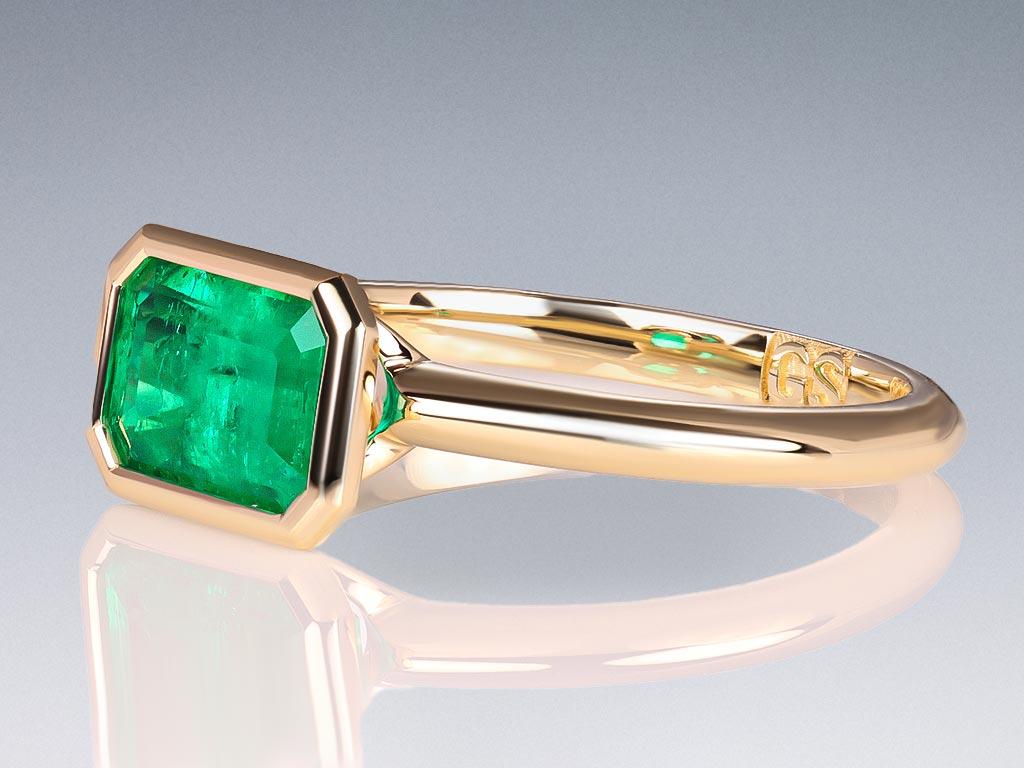 Modern Muzo Green Colombian Emerald Ring 1.57 ct in 18K yellow gold  For Sale