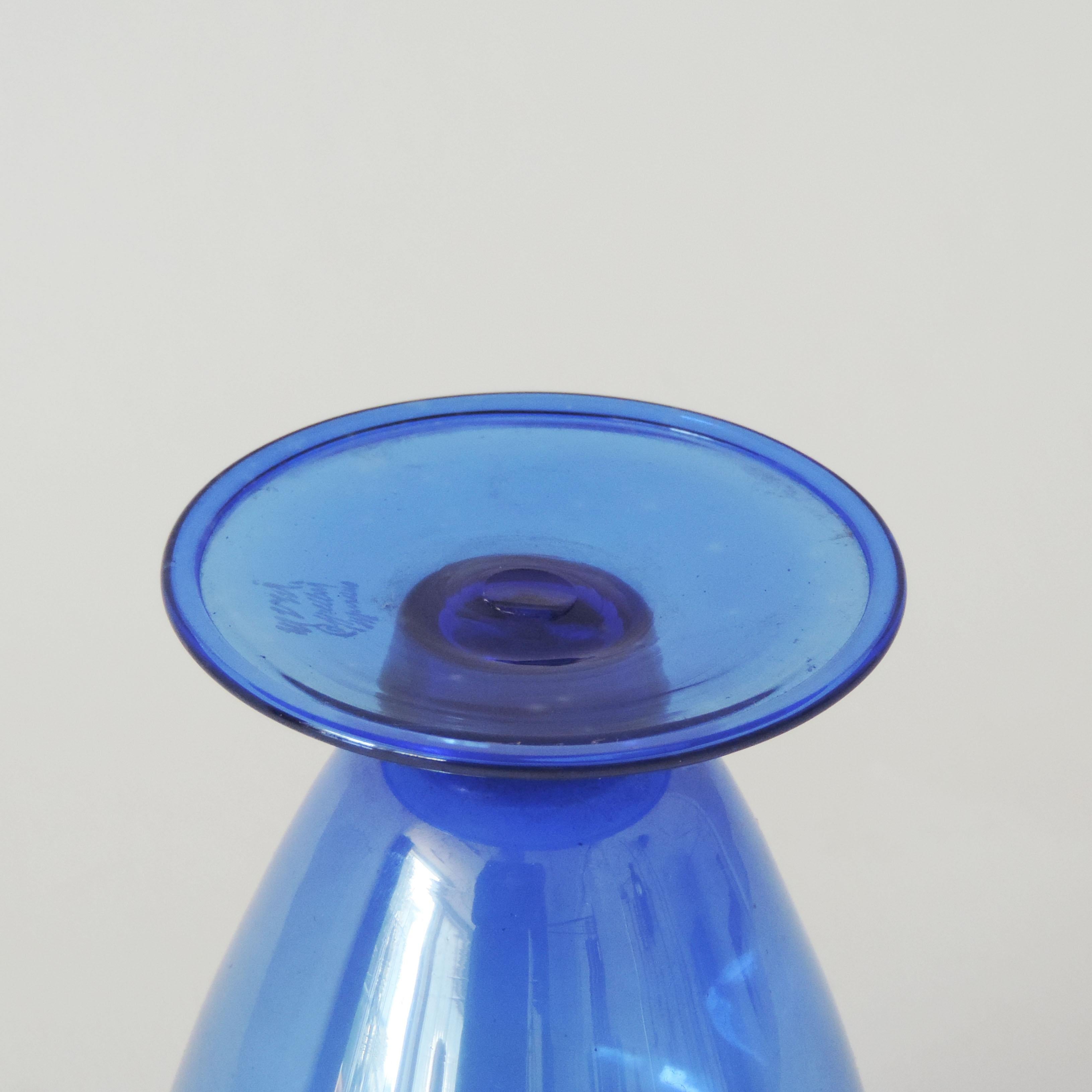italien Vase M.V.M Cappellin en verre de Murano modèle n° 5383 en bleu, Italie, années 1920 en vente