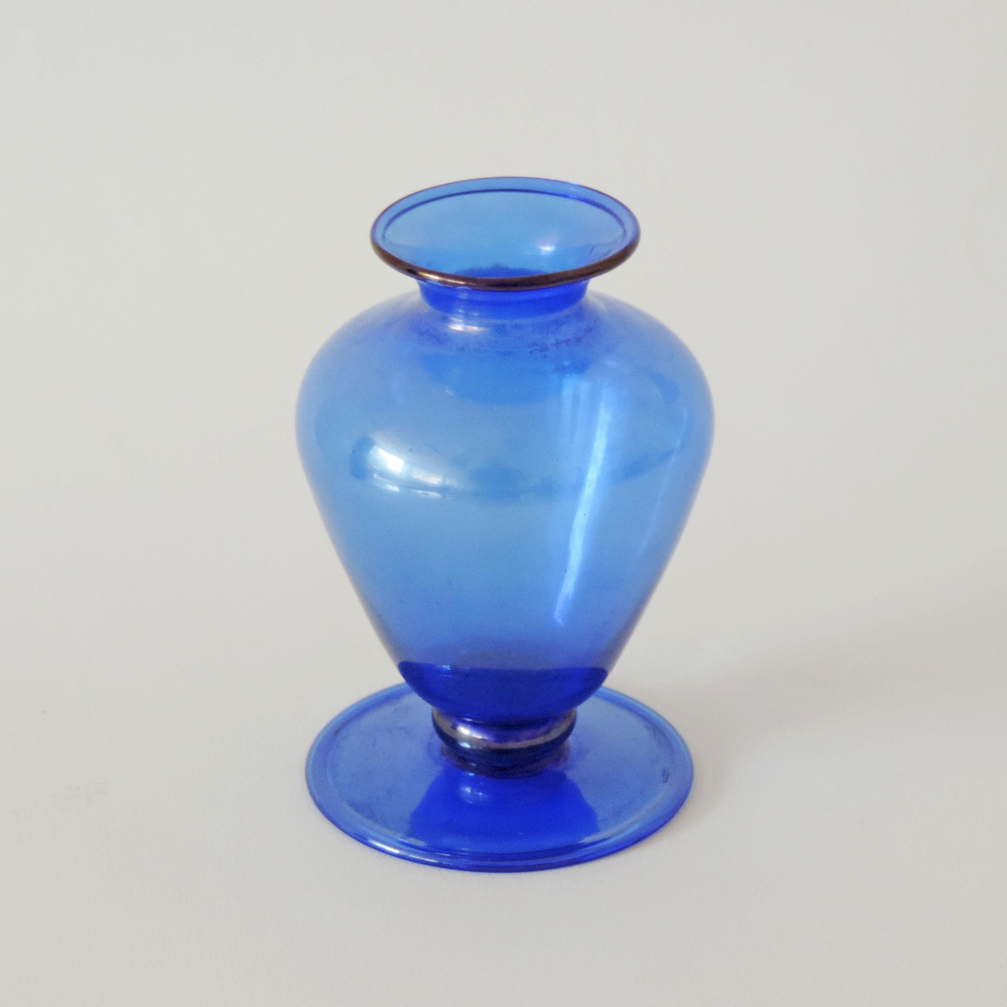 Début du 20ème siècle Vase M.V.M Cappellin en verre de Murano modèle n° 5383 en bleu, Italie, années 1920 en vente