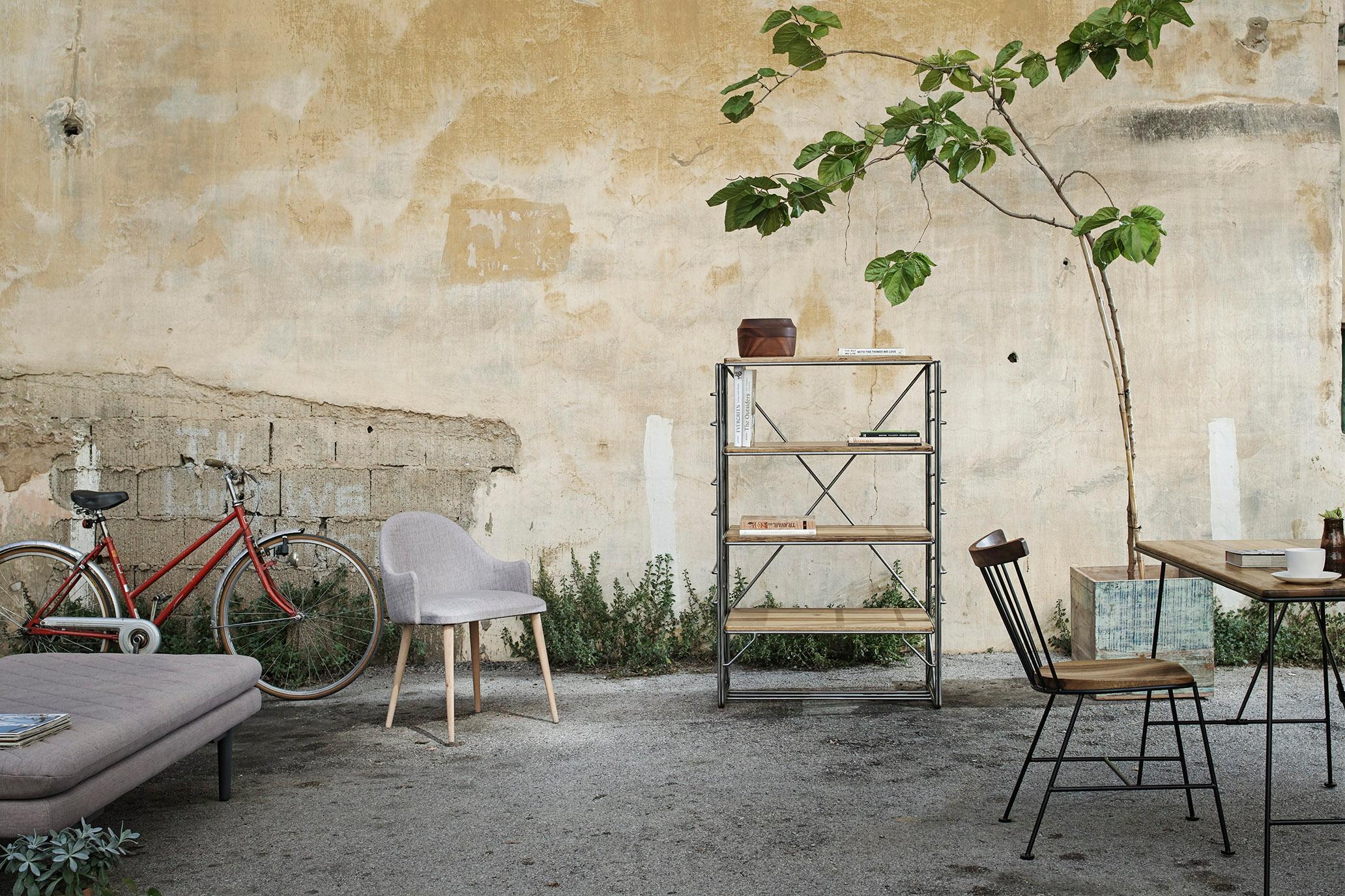Silla Mw 01 Silla de inspiración retro en madera de nogal perfilada y estructura de acero macizo en venta 1