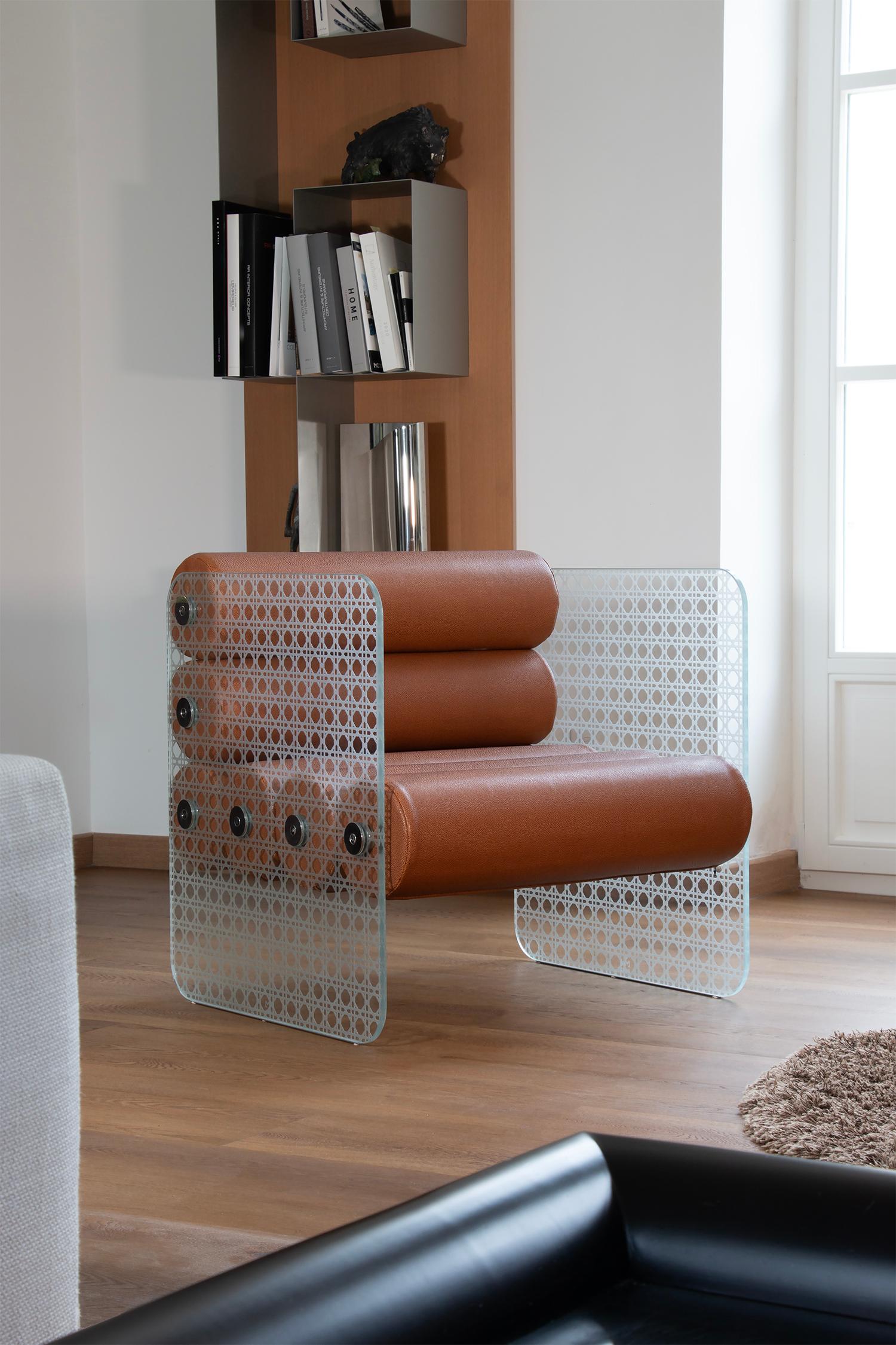 The MW01 Cannage collection perfectly combines elegance and the engraved and sandblasted cannage pattern. Inspired by an iconic 18th-century design, famously revived by Dior in the 1940s, the motif blends vintage charm with modernity. At MW, we’ve