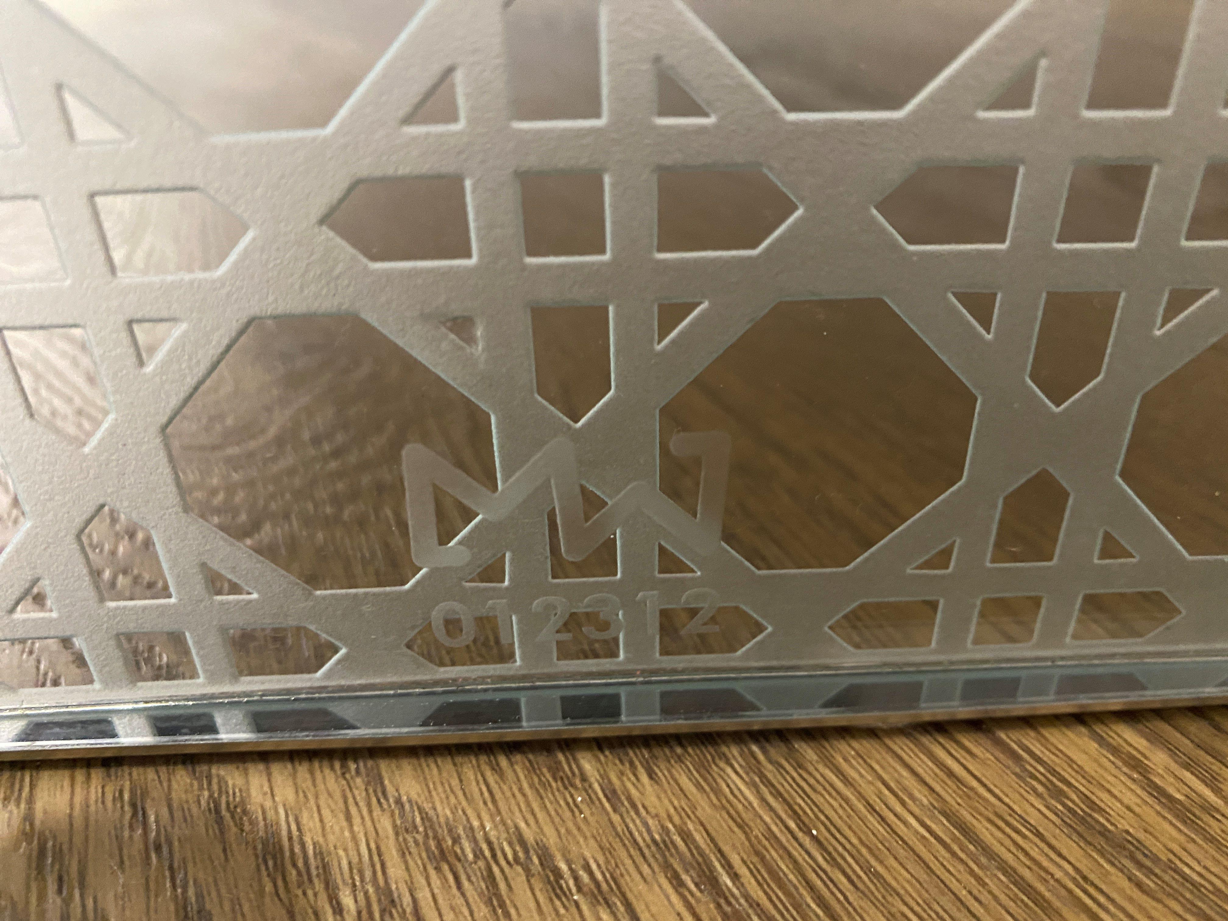 Engraved MW01 armchair in Art Deco style, with engraved and sandblasted glass panels For Sale